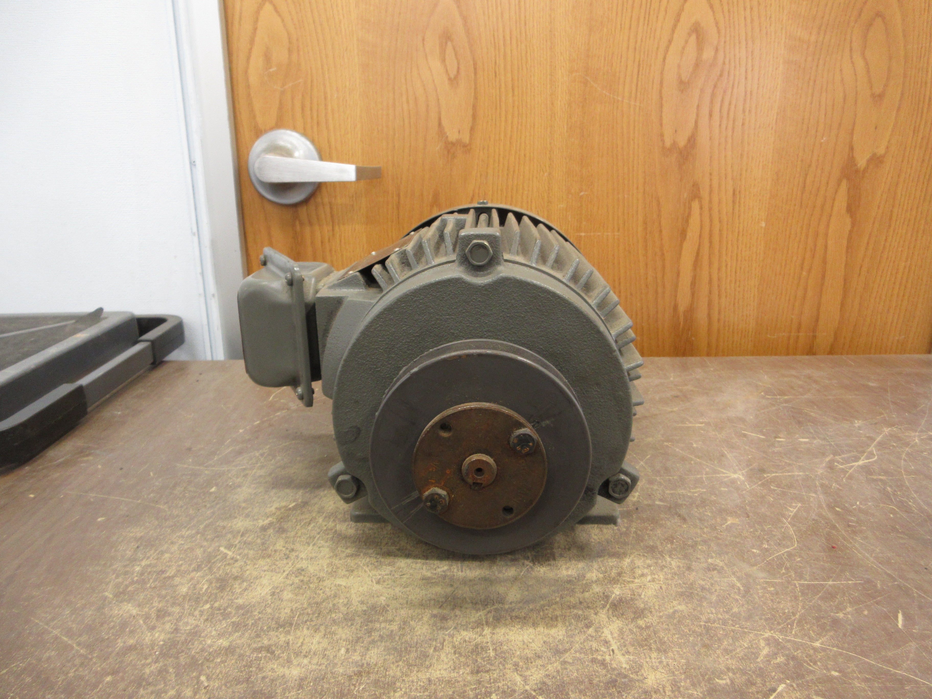 Toshiba Induction Motor B0014FLF2AOZ 1HP 1800RPM 230/460V 60Hz 2.9/1.45A 4P Used