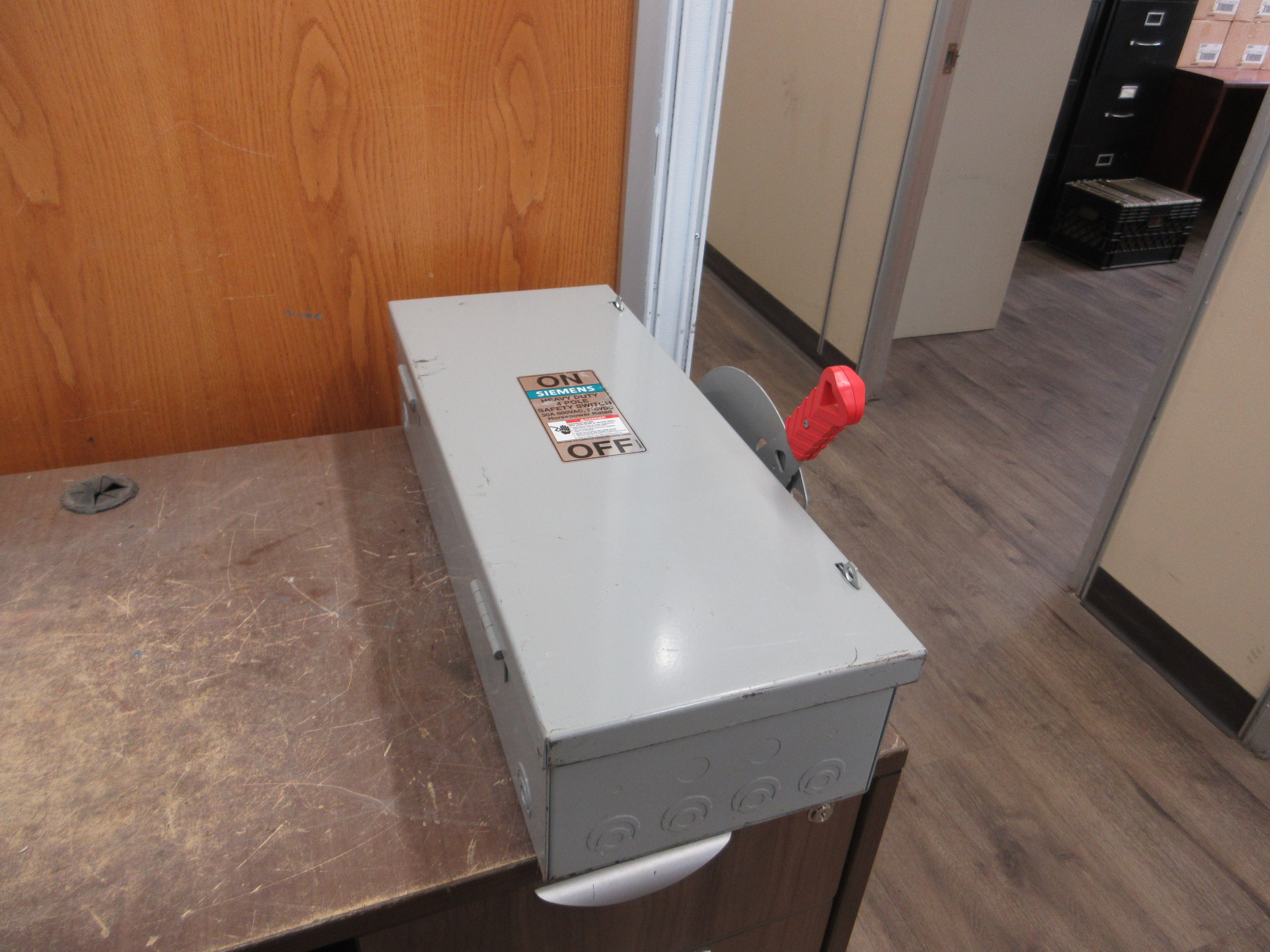 Siemens Non-Fusible Safety Switch / Disconnect HNF461 30A 600V 4P Used