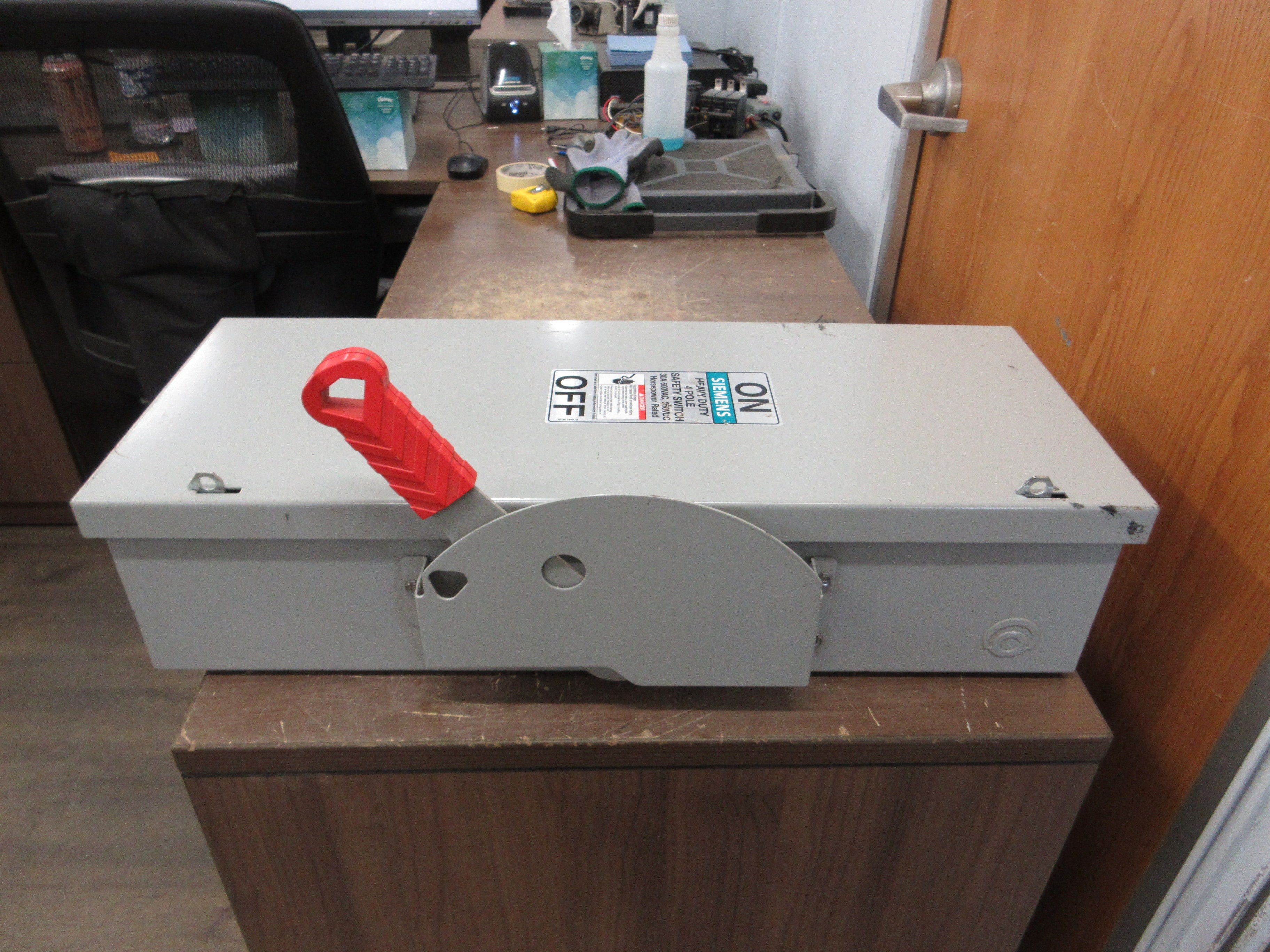Siemens Non-Fusible Safety Switch / Disconnect HNF461 30A 600V 4P Used