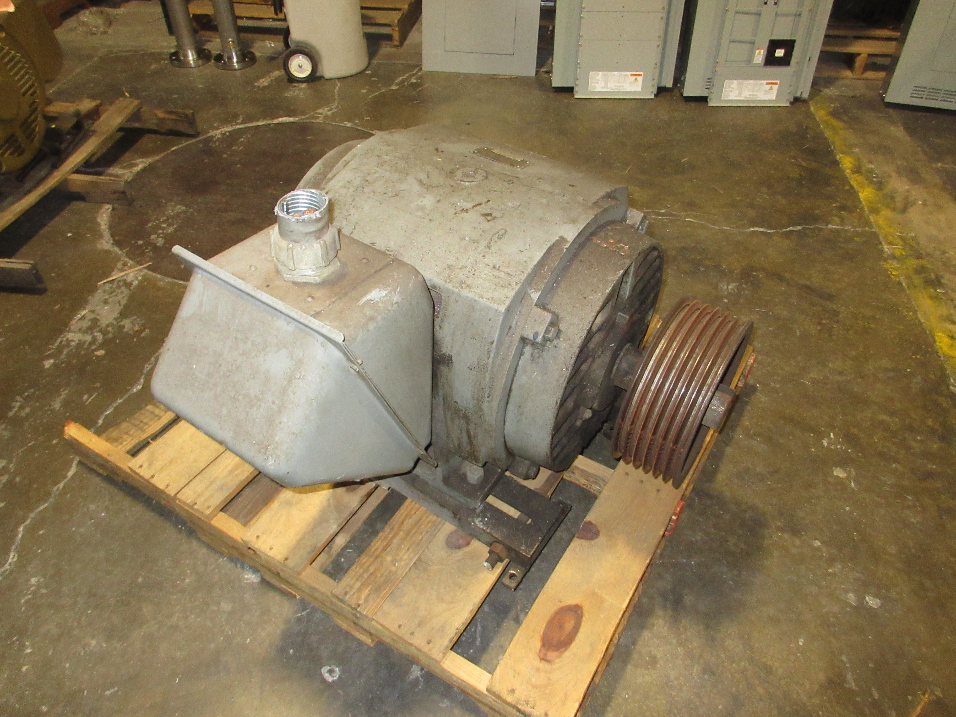 Toshiba Induction Motor B1004VGF3U4 100HP 1800RPM 230/460V 244/122A 60Hz 4P Used