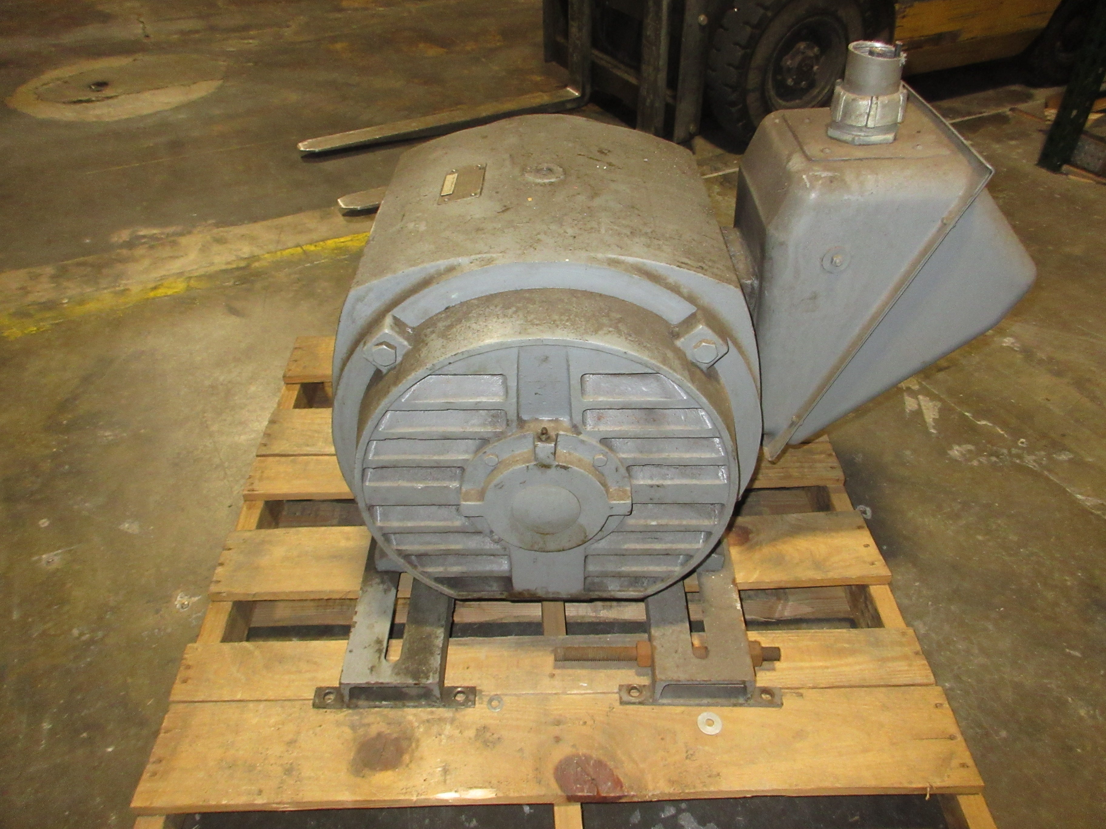 Toshiba Induction Motor B1004VGF3U4 100HP 1800RPM 230/460V 244/122A 60Hz 4P Used