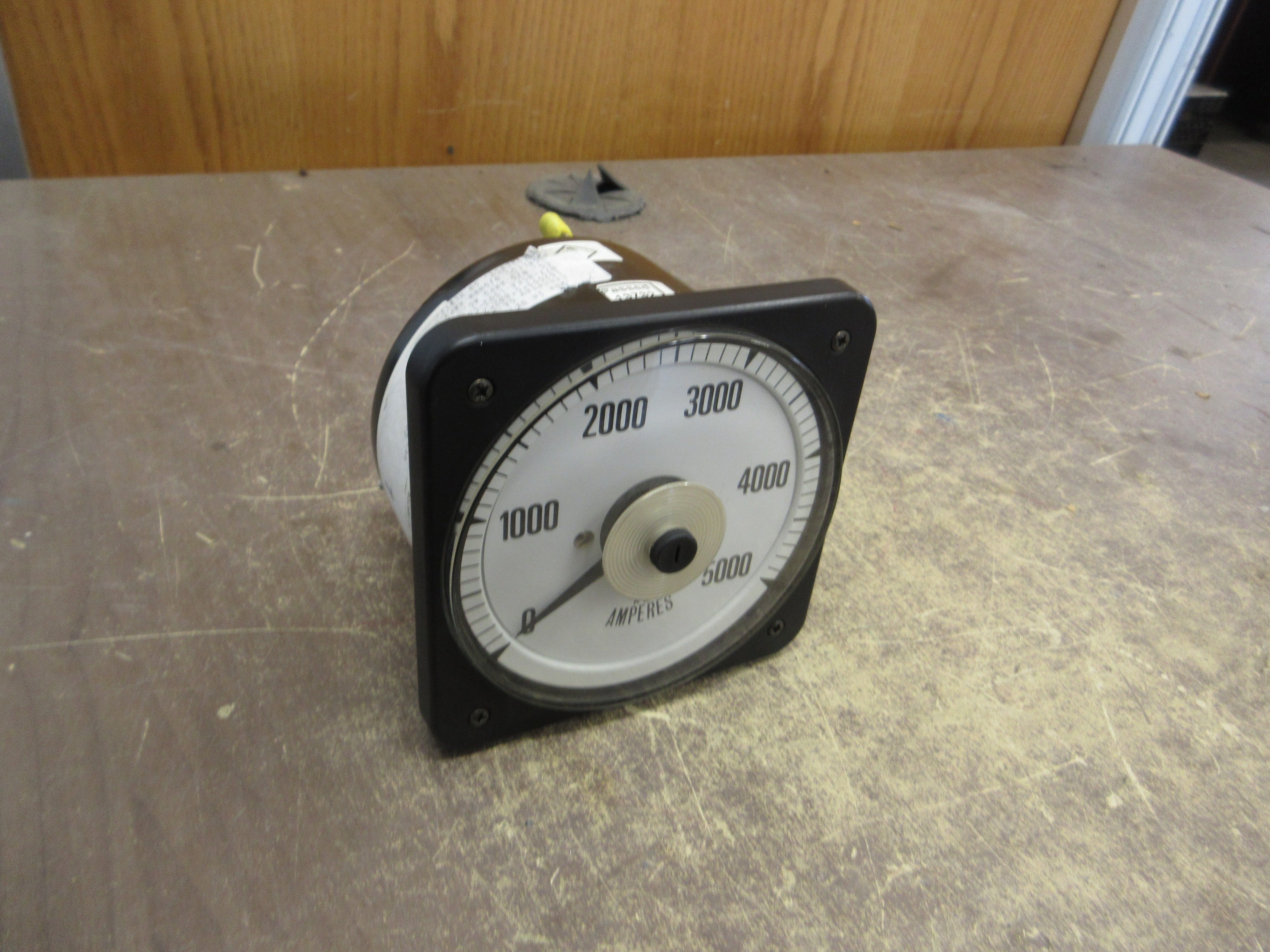 Crompton / Tyco AC Ammeter 077-05FA-LSUJ-C6-SN Range: 0-5000A Used