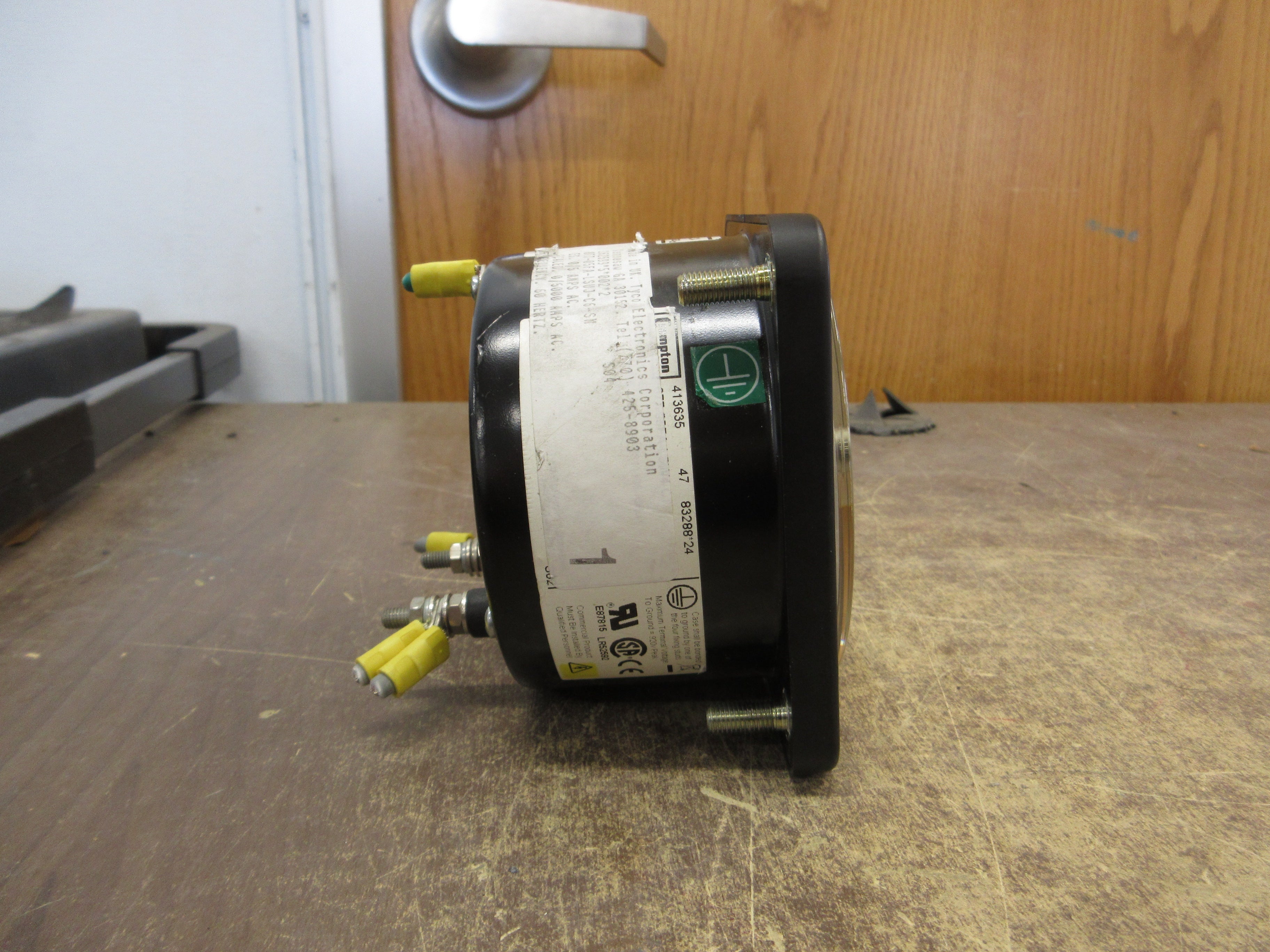 Crompton / Tyco AC Ammeter 077-05FA-LSUJ-C6-SN Range: 0-5000A Used