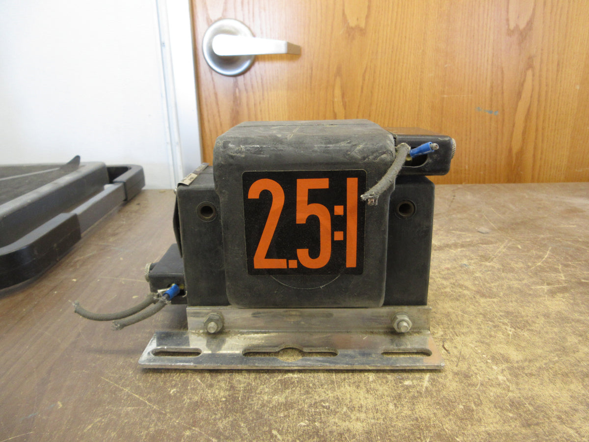 Westinghouse PXA-10 Potential Transformer 592A781G03 Pri: 520Y/300V Ratio 2.5:1