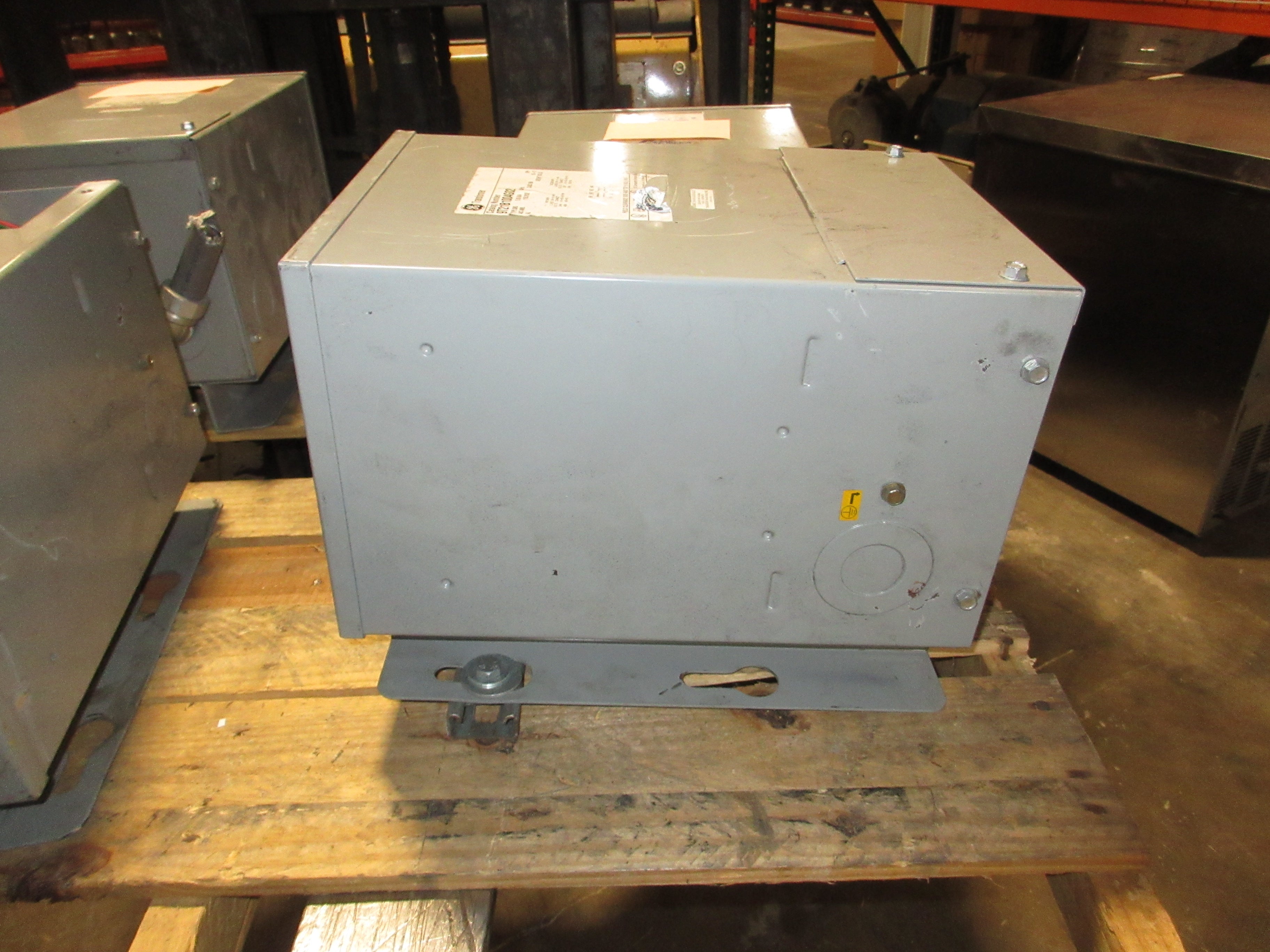 GE Type QMS 3R Transformer 9T21B1004G02 5kVA Pri: 240/480V Sec: 120/240V 1Ph