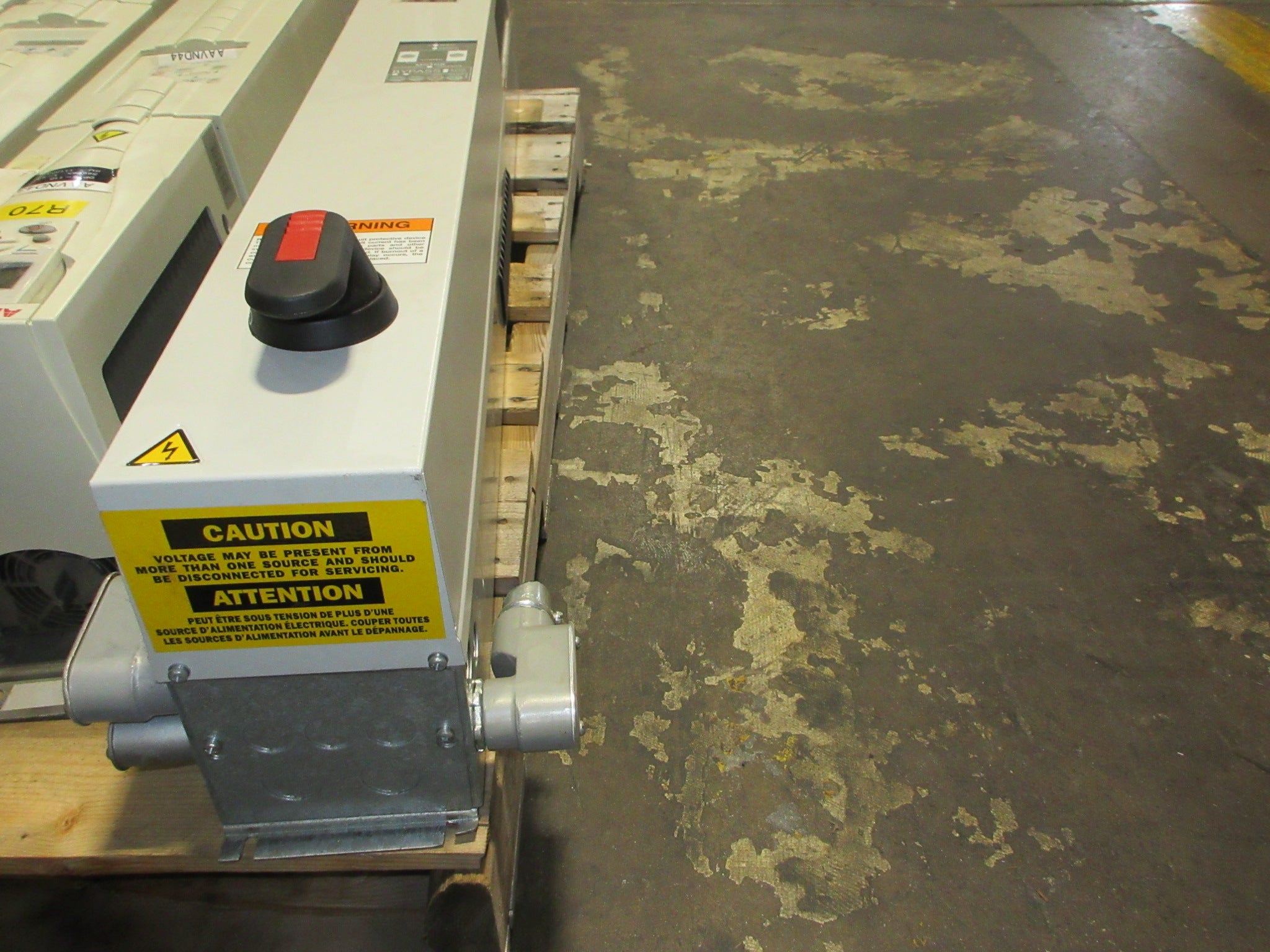 ABB ACH550 AC Drive w/ Bypass ACH550-VD-024A-2+F267 7.5HP 3Ph w/ Keypad Used
