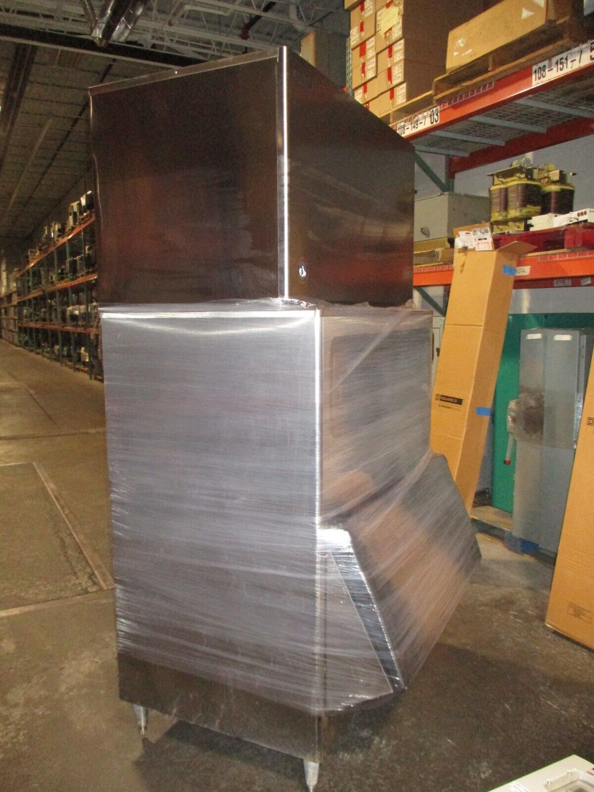 Hoshizaki Ice Maker w/ Storage Bin KM-1301SWH / B-1150SS 208-230V 60Hz 1Ph Used