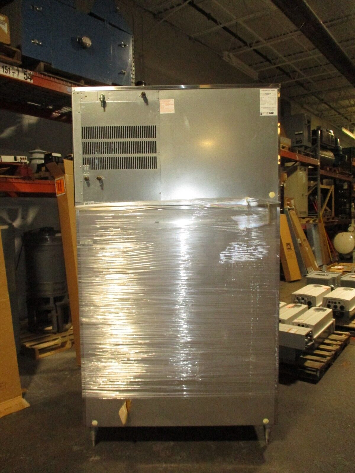 Hoshizaki Ice Maker w/ Storage Bin KM-1301SWH / B-1150SS 208-230V 60Hz 1Ph Used