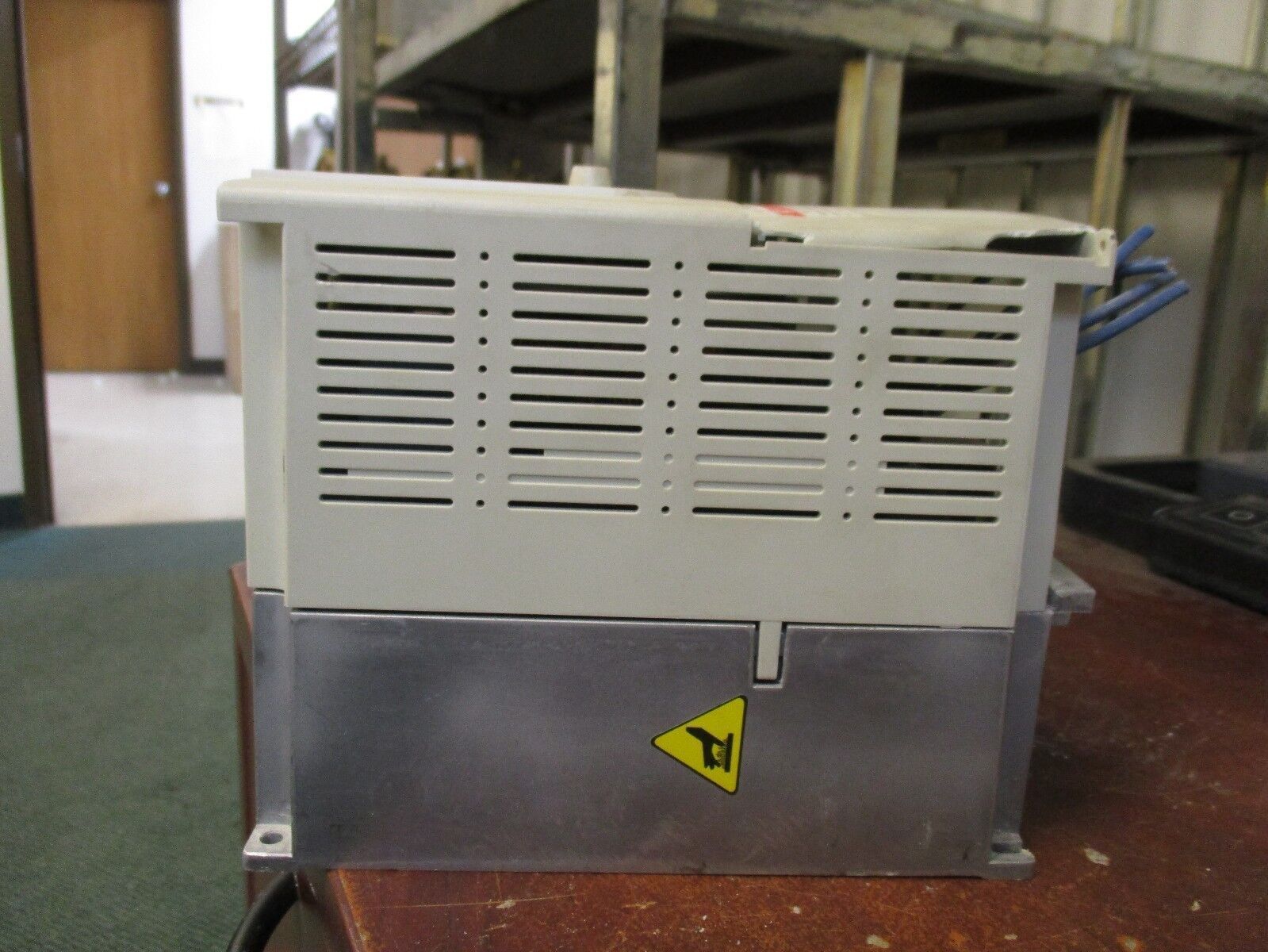 Toshiba VF Series AC Drive VFS9-4022PL-WN(1) 3Hp "Cracked Cover" Used