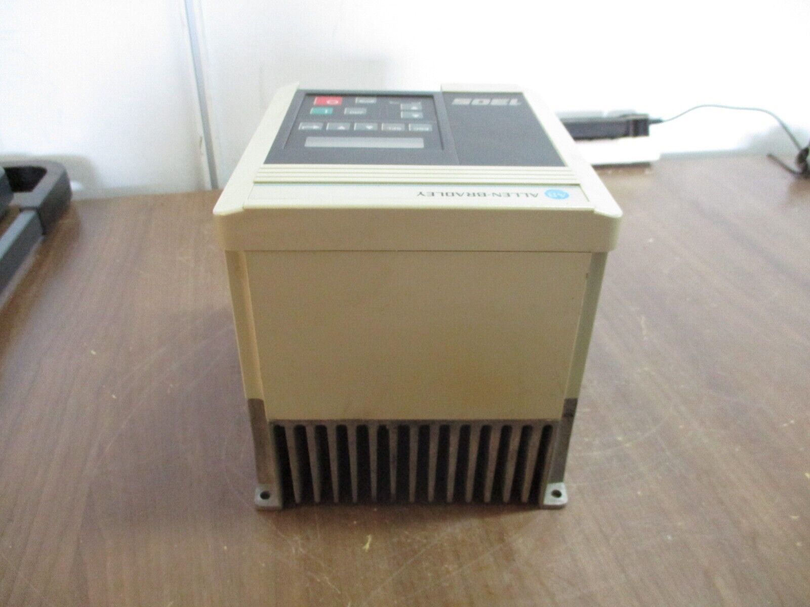 Allen-Bradley AC Drive 1305-BA03A *Broken Cover* Used