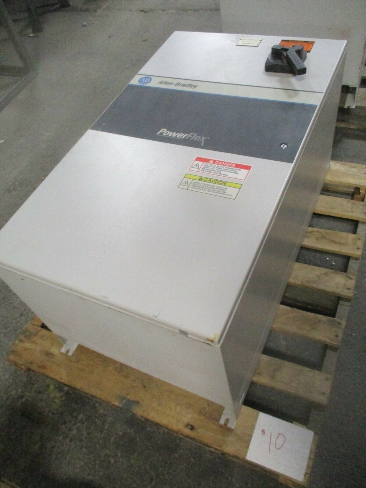 Allen-Bradley PowerFlex 700 AC Drive w/ Nema 12 Enclosure 20HP 460V 3Ph Used