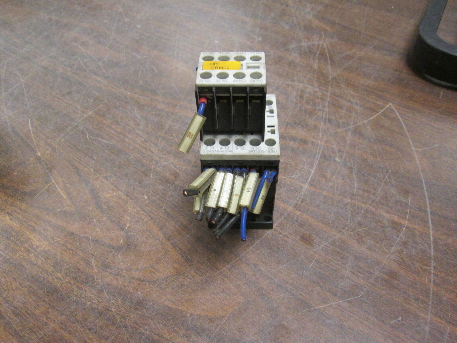Siemens Sirius 3R Contactor 3RT1015-1BB41 24V Coil 16A 600V w/ Aux Contact Block