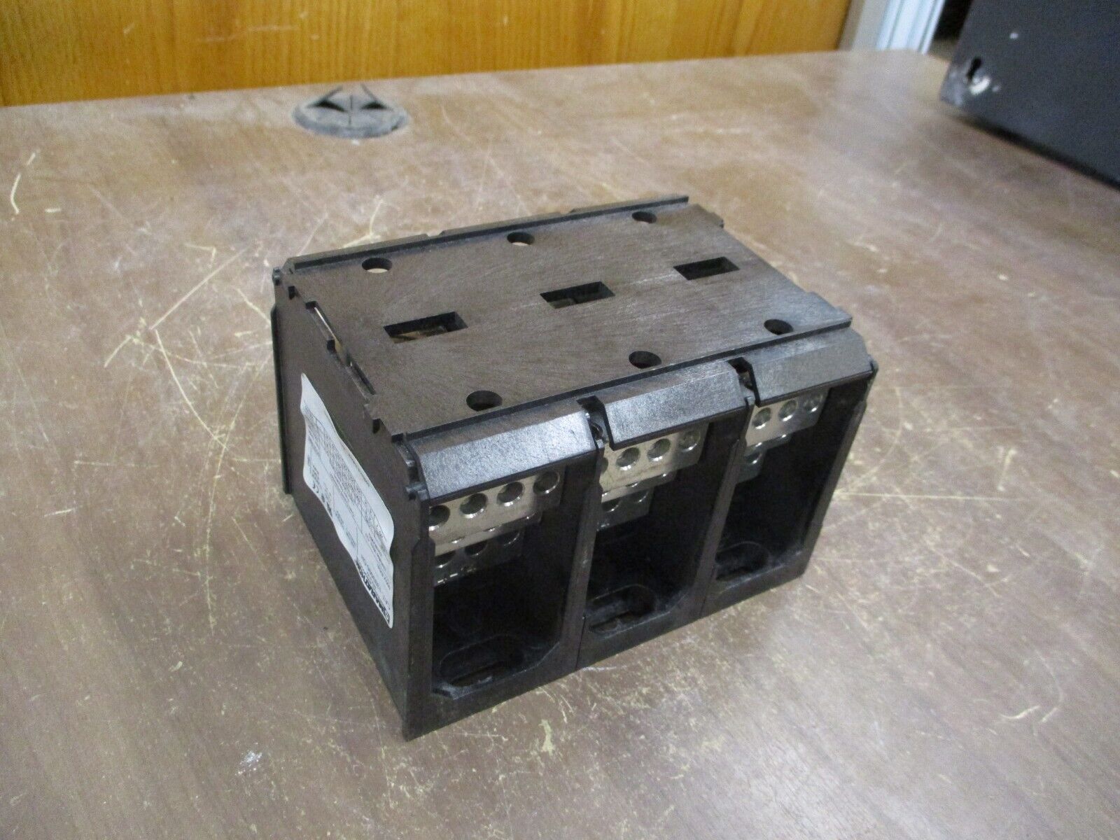 Marathon Power Distribution Block 1333595 CH 420A 600V 3P Load: 4-8, 4-14 Used