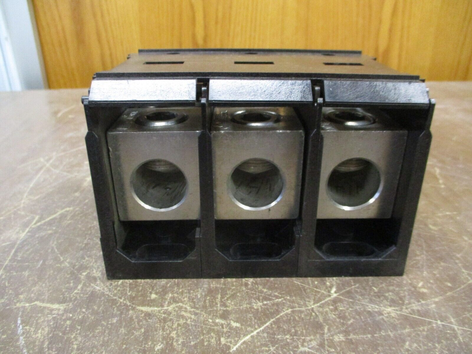 Marathon Power Distribution Block 1333595 CH 420A 600V 3P Load: 4-8, 4-14 Used