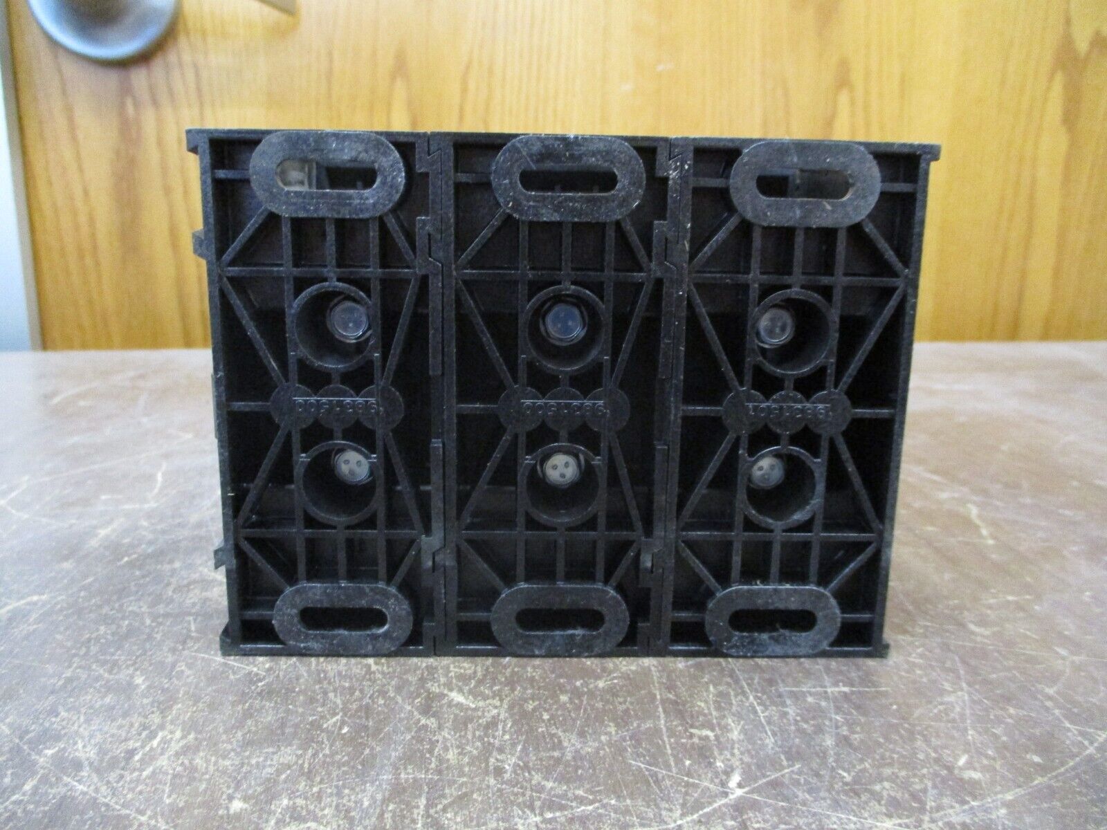 Marathon Power Distribution Block 1333595 CH 420A 600V 3P Load: 4-8, 4-14 Used