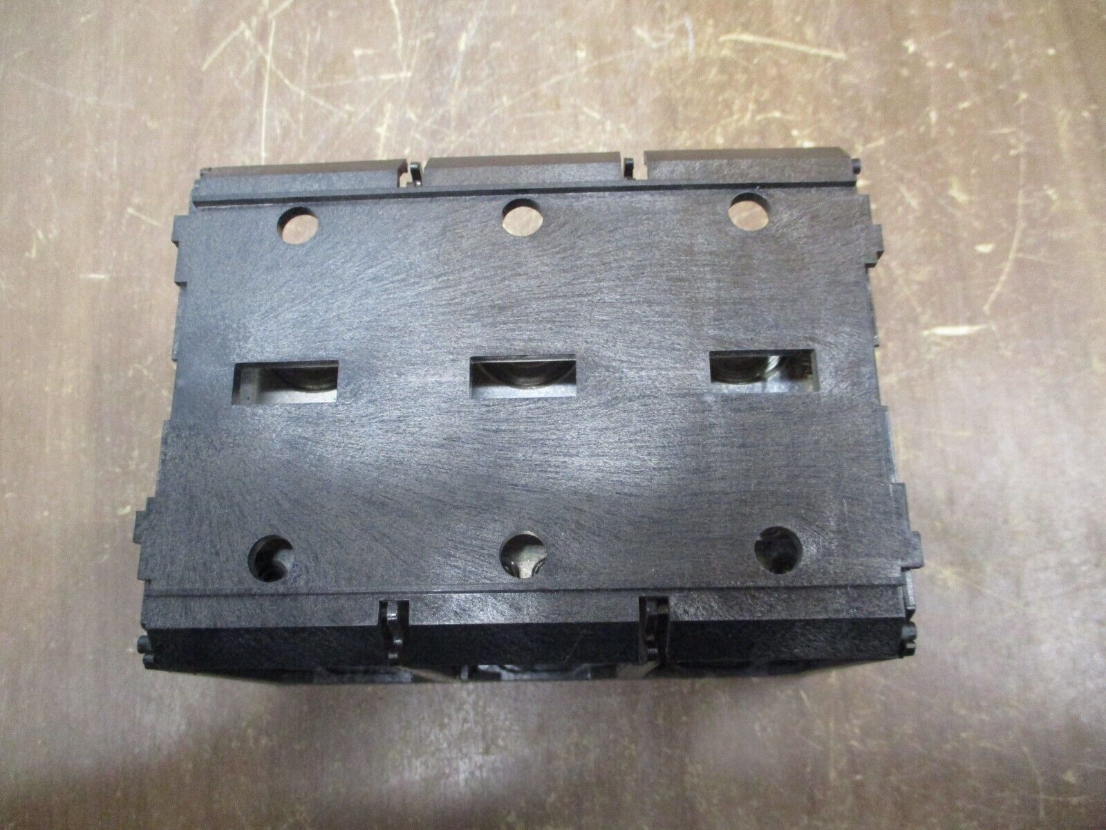 Marathon Power Distribution Block 1333595 CH 420A 600V 3P Load: 4-8, 4-14 Used