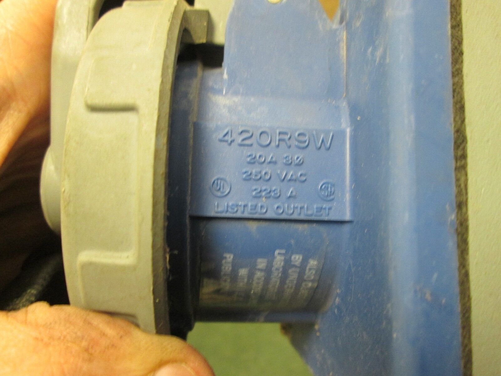 Hubbell Receptacle w/ Base 420R9W 20A 250V 3P 4W Watertight Used