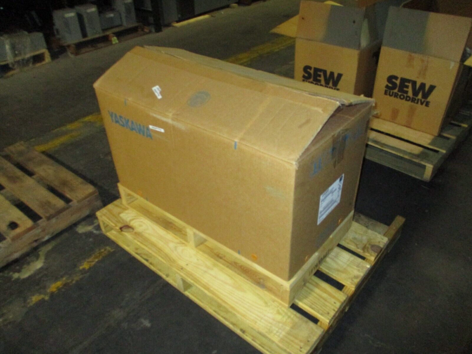 Yaskawa GA800 AC Drive CIPR-GA80U4168ABMA-AAAANA Rev. B 125HP 480V 3Ph