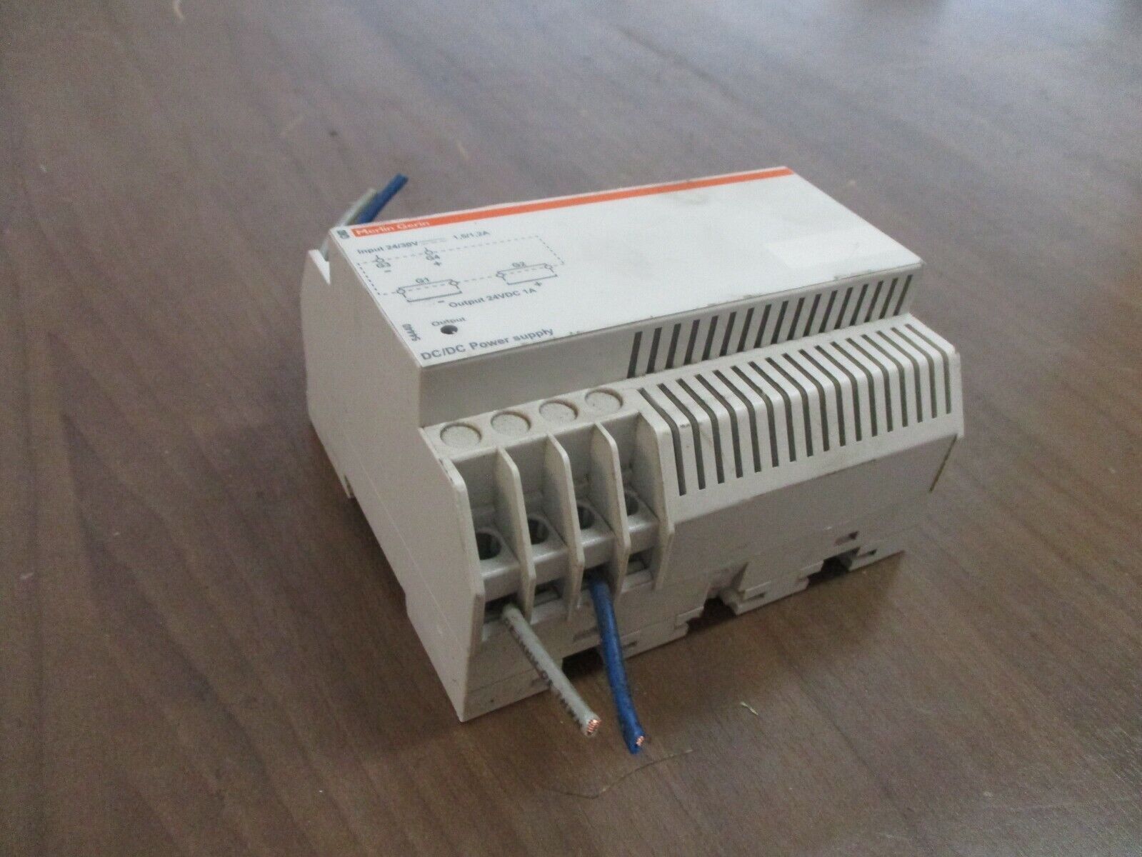 Merlin Gerin Power Supply 54440 Input: 24/30VDC 1.5/1.2A Output: 24VDC 1A Used