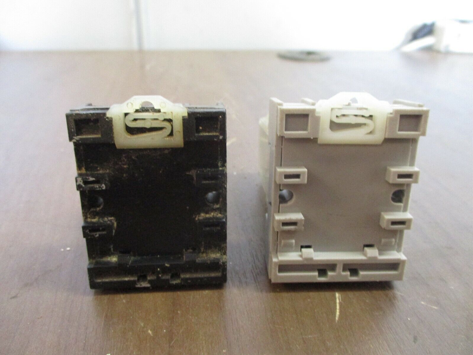 Deltrol Controls Relay 105A 10A DPDT 120V Coil w/ Base *Lot of 2* Used