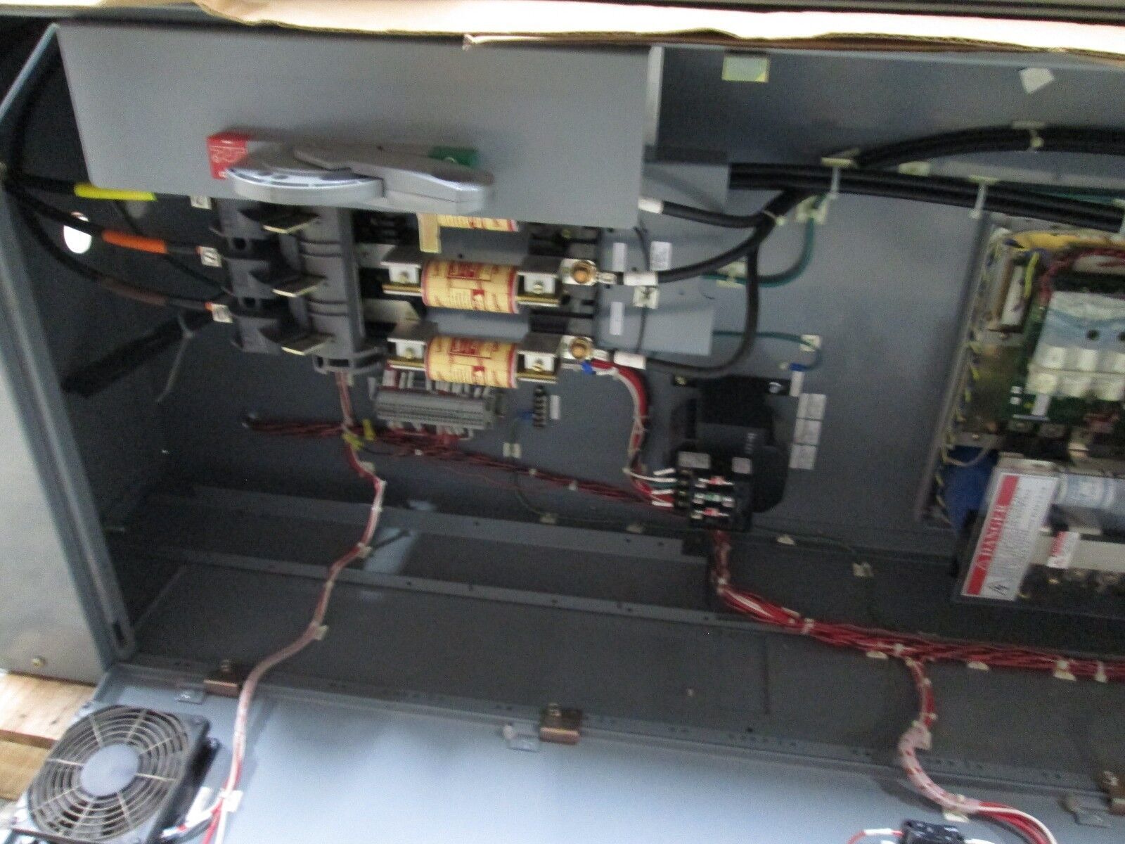 Allen-Bradley 1336 Plus AC Drive w/ Bypass 1336S-B060-AX-EN-L6 60/75HP 3Ph Used