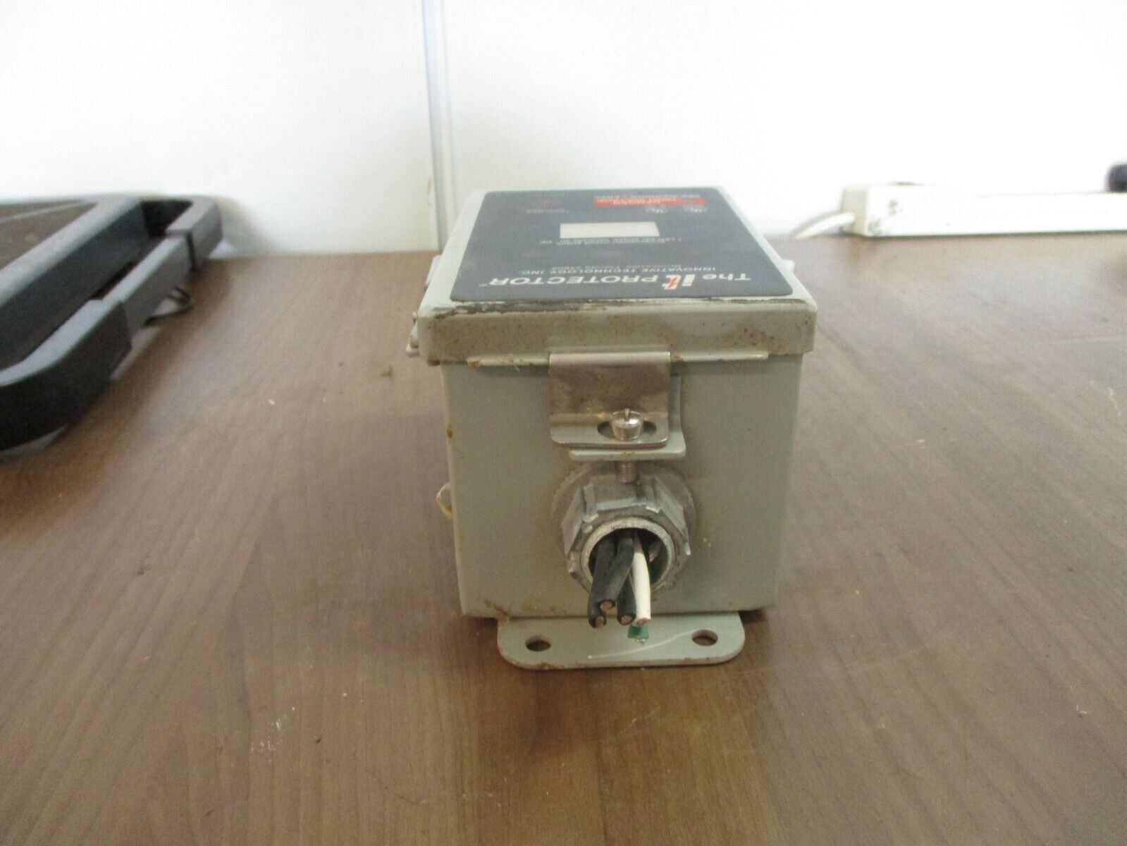 Innovative Technology The IT Protector P-Plus Surge Suppressor P-3Y 120/208A+C