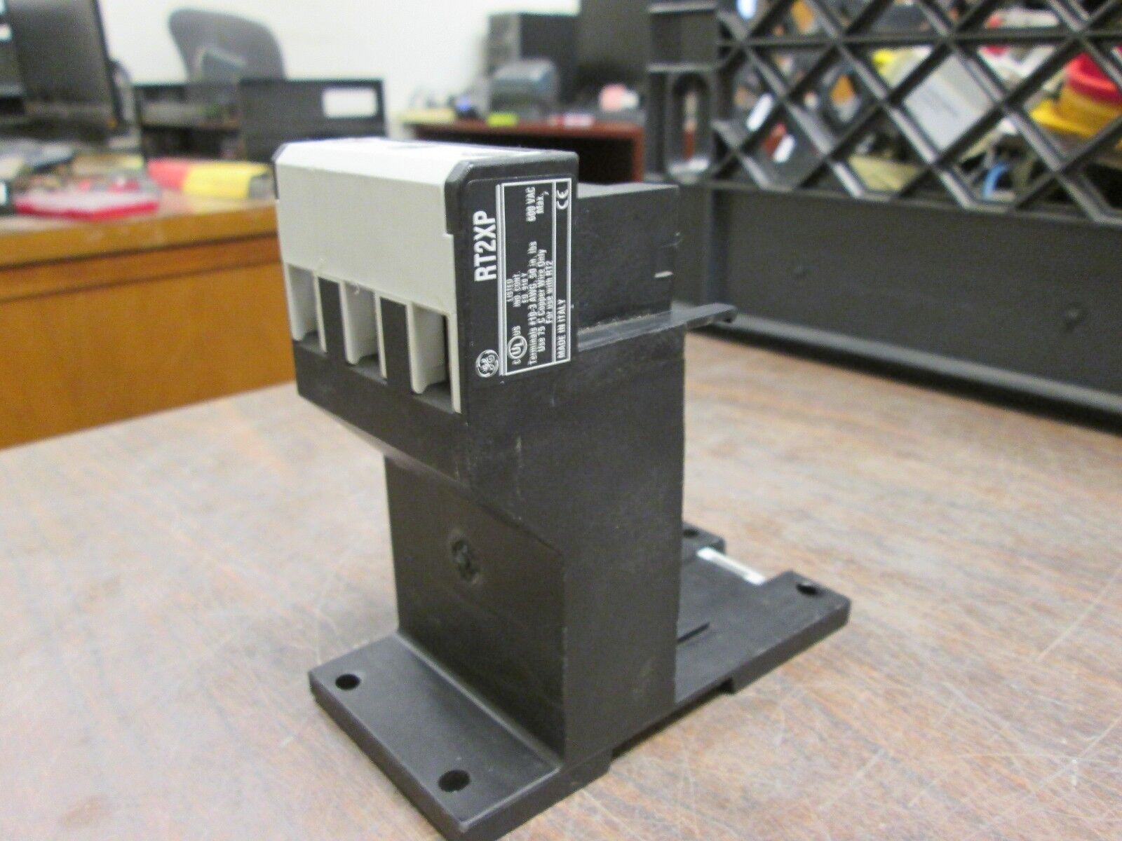 GE Overload Relay Base Adapter RT2XP 600V Used