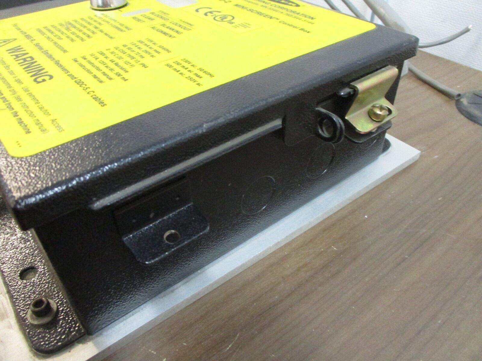 Banner Mini-Screen Control Box MSCD-2 115/230V 50/60Hz 500/250mA Used