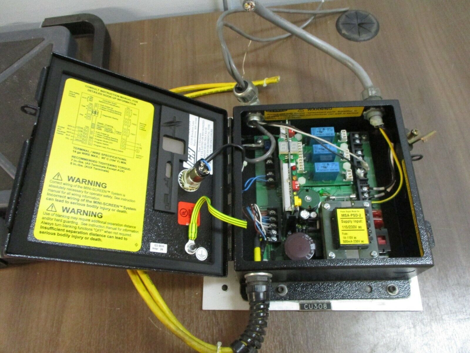 Banner Mini-Screen Control Box MSCD-2 115/230V 50/60Hz 500/250mA Used