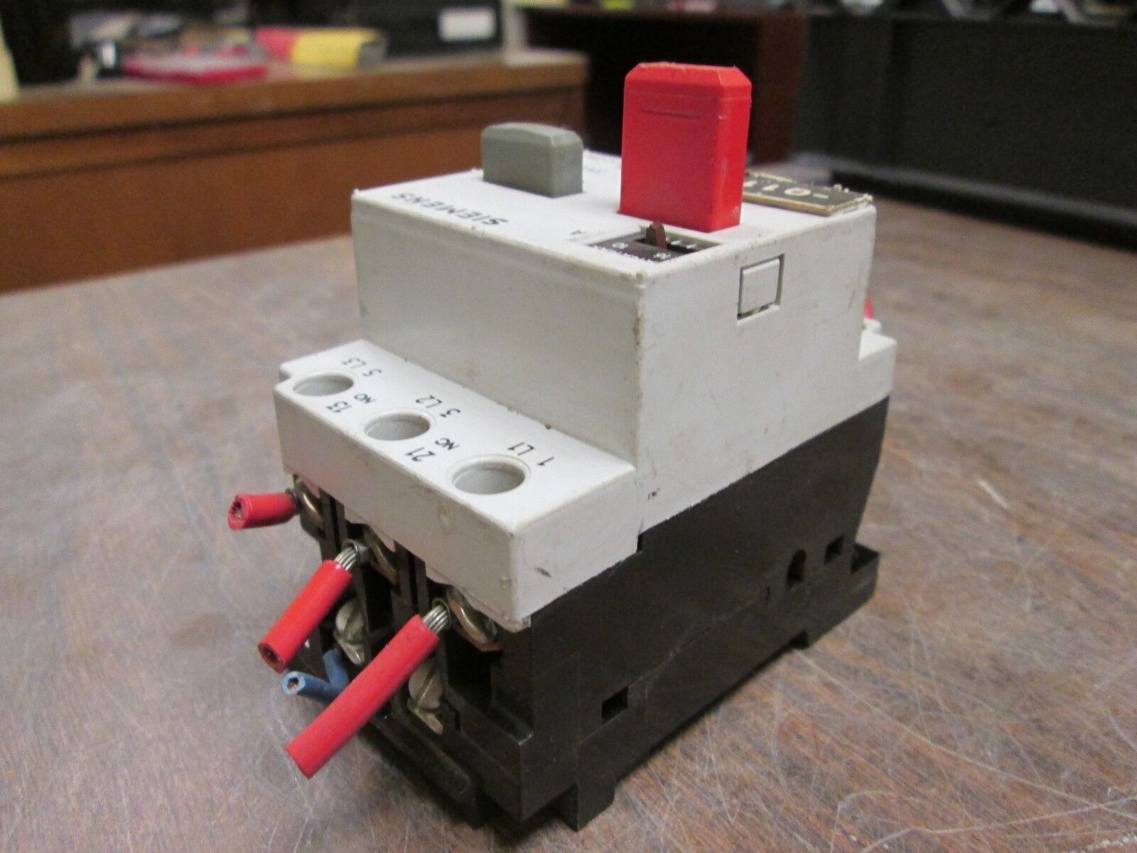 Siemens Motor Starter Protector 3VE1010-2M Range: 10-16A 600V Used