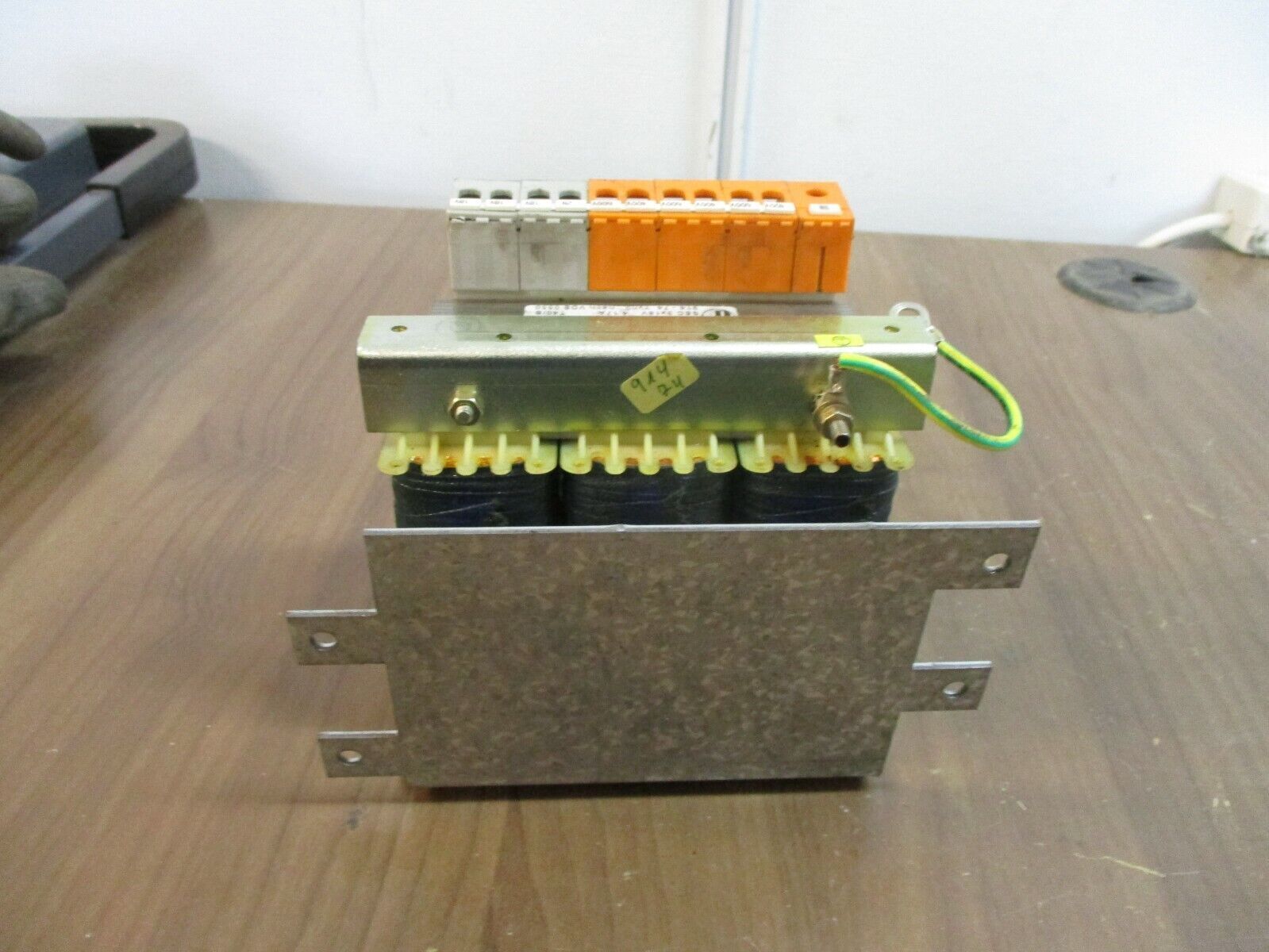 DIP Transformer 0048421152 130VA Pri: 600/400V 18V 3Ph 50-60Hz Used