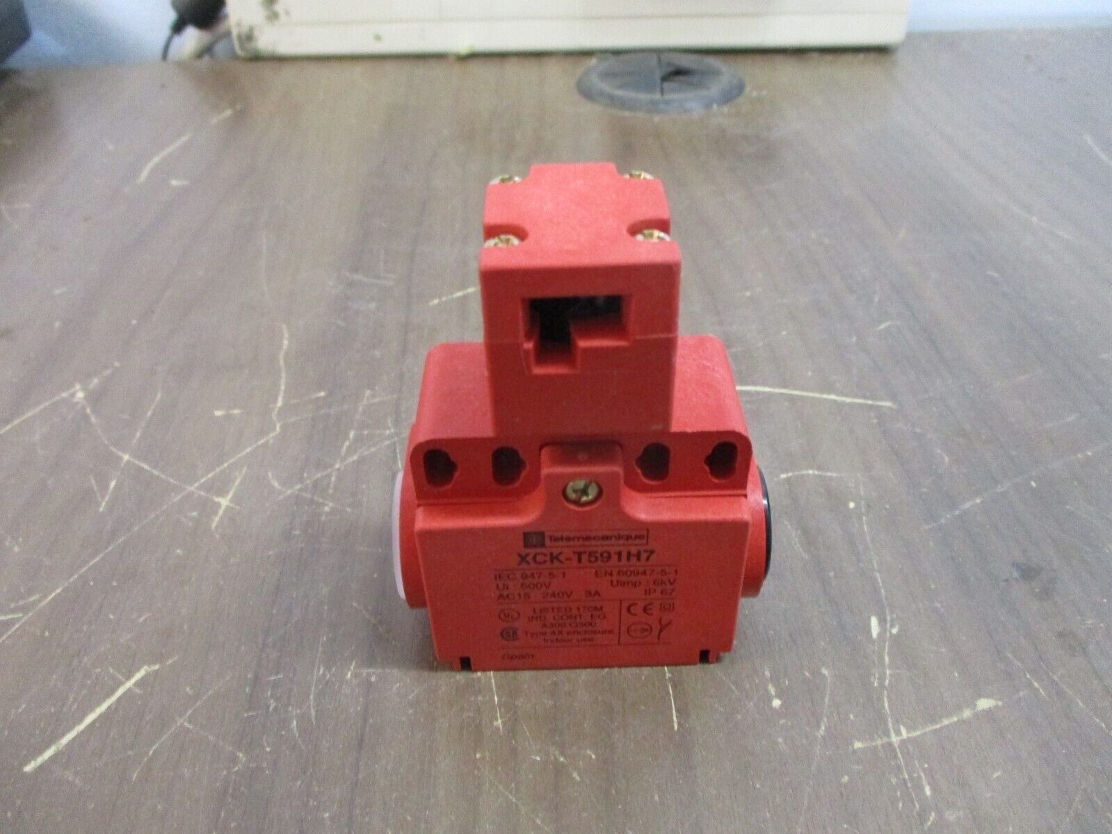Telemecanique Limit Switch XCK T591H7 New Surplus