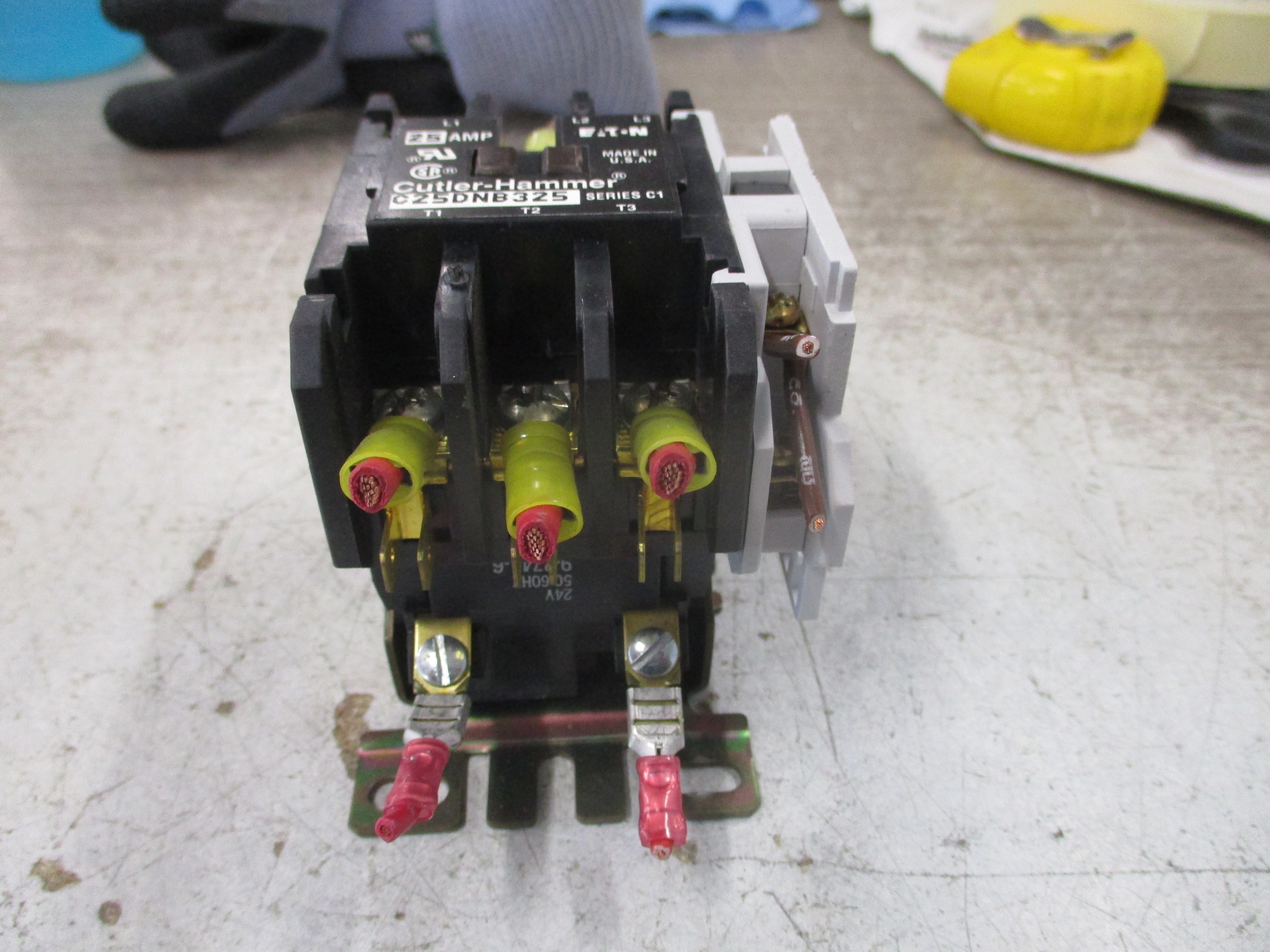 Cutler-Hammer Contactor C25DNB325 24V Coil 25A 575V w/Aux Contact Used