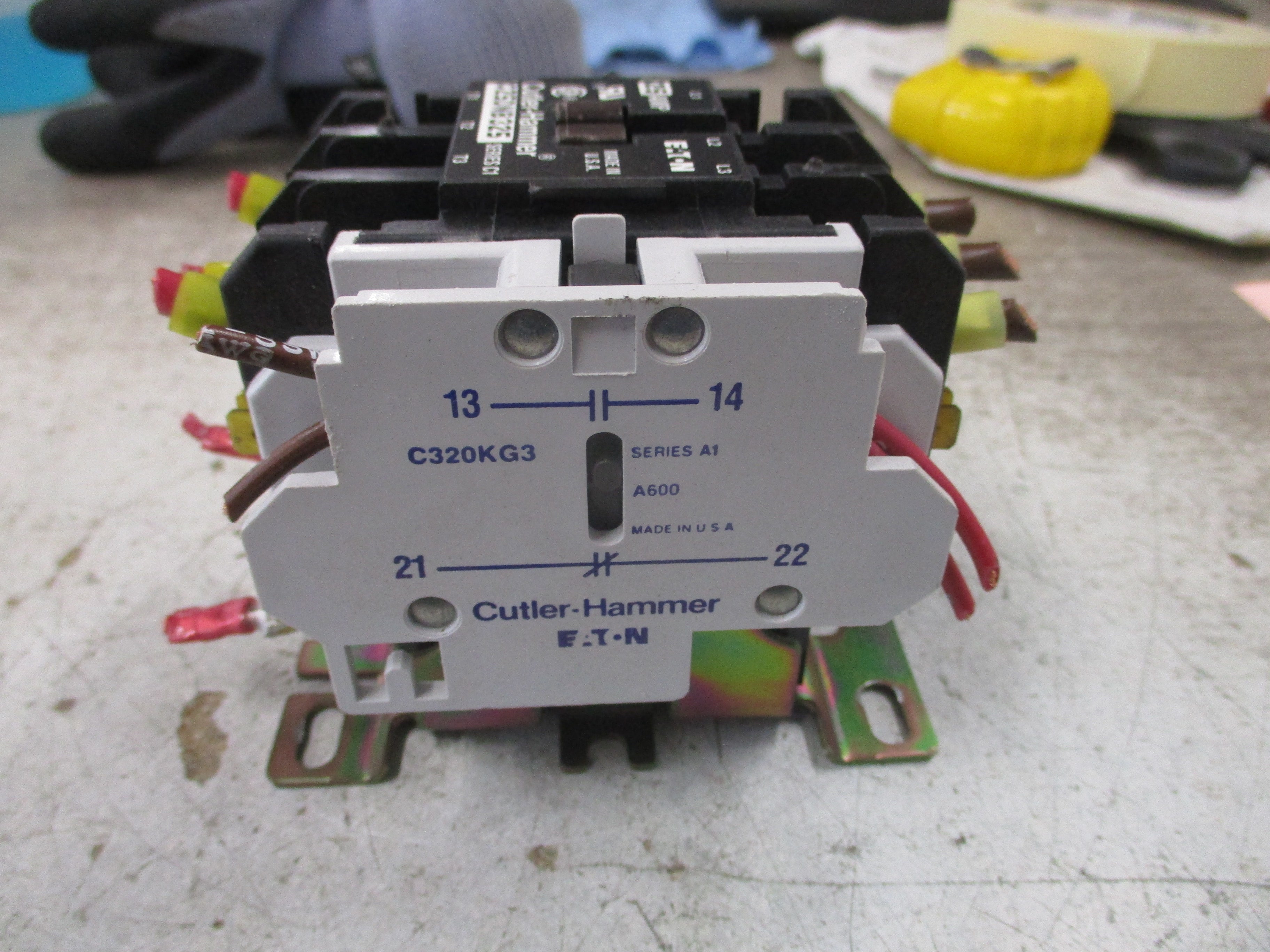 Cutler-Hammer Contactor C25DNB325 24V Coil 25A 575V w/Aux Contact Used