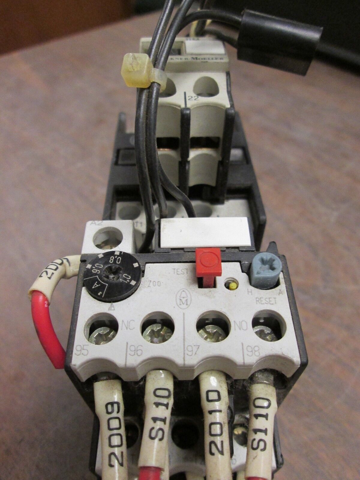 Klockner Moeller Contactor w/ Solid State Overload DIL00M / Z00-1 100/110Vc Used