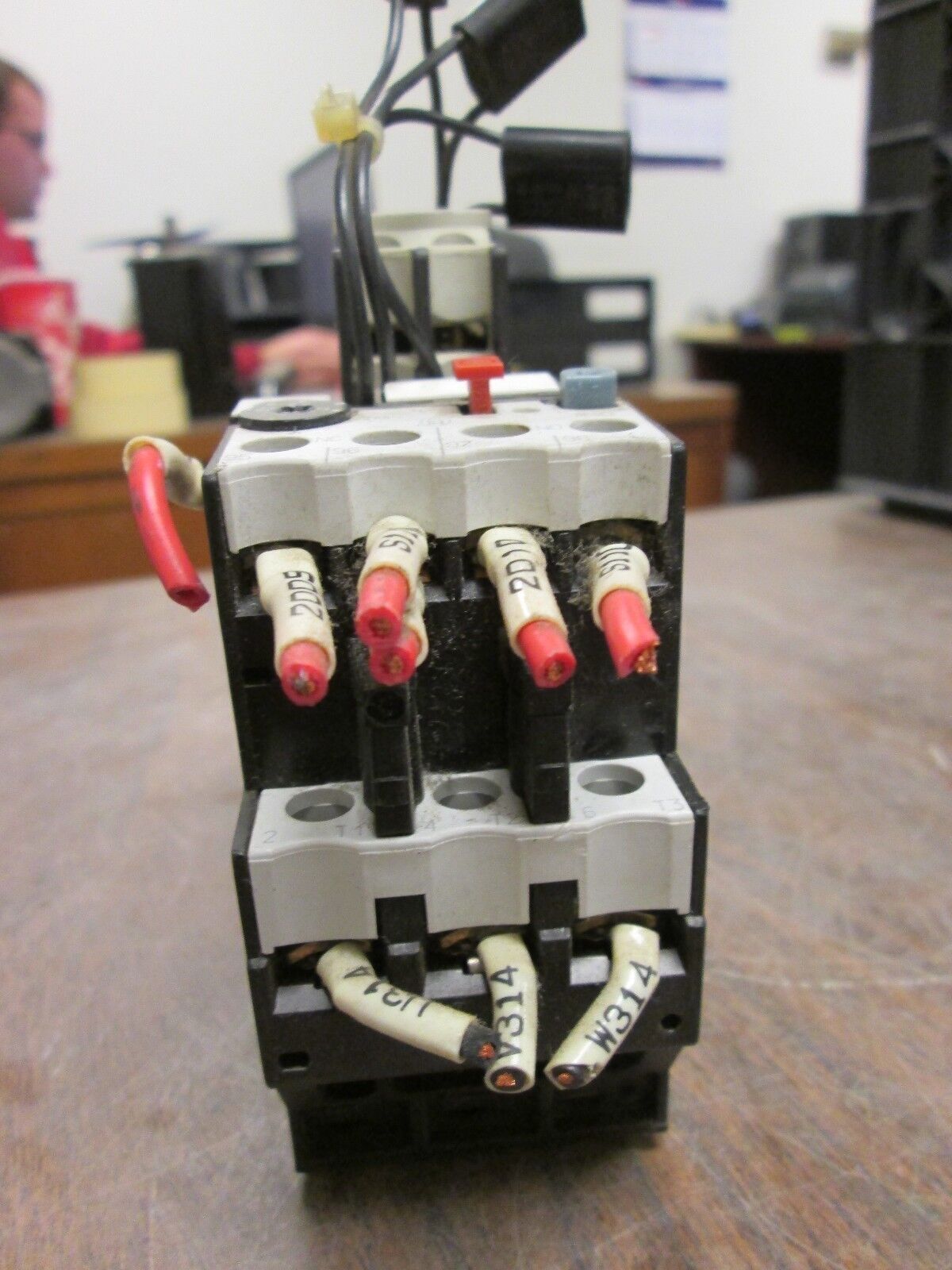 Klockner Moeller Contactor w/ Solid State Overload DIL00M / Z00-1 100/110Vc Used