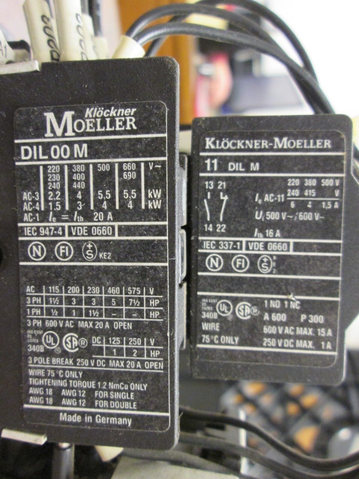Klockner Moeller Contactor w/ Solid State Overload DIL00M / Z00-1 100/110Vc Used