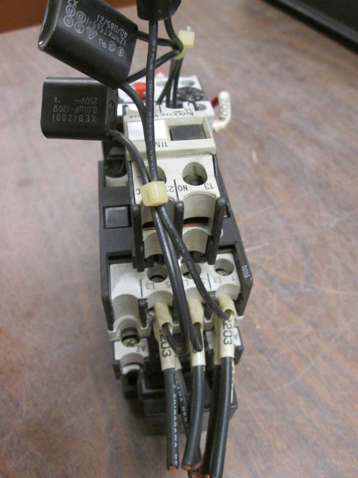 Klockner Moeller Contactor w/ Solid State Overload DIL00M / Z00-1 100/110Vc Used