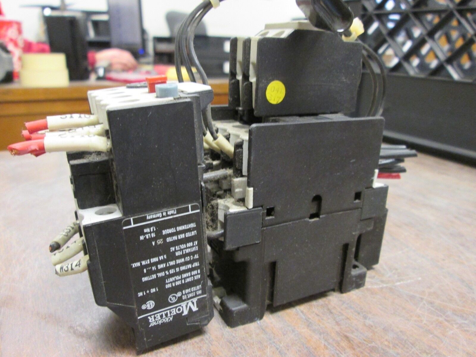 Klockner Moeller Contactor w/ Solid State Overload DIL00M / Z00-1 100/110Vc Used