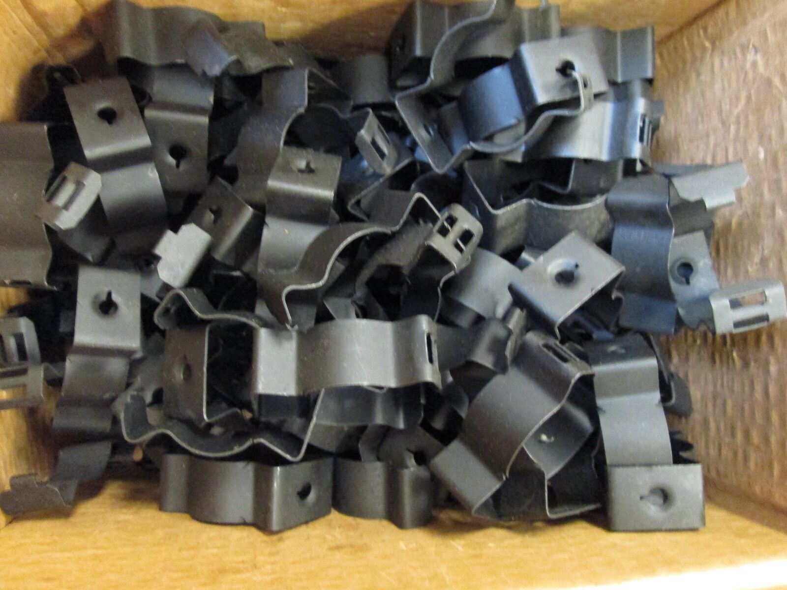 Fastway Conduit Clip LCC100T *Approx 100* New Surplus