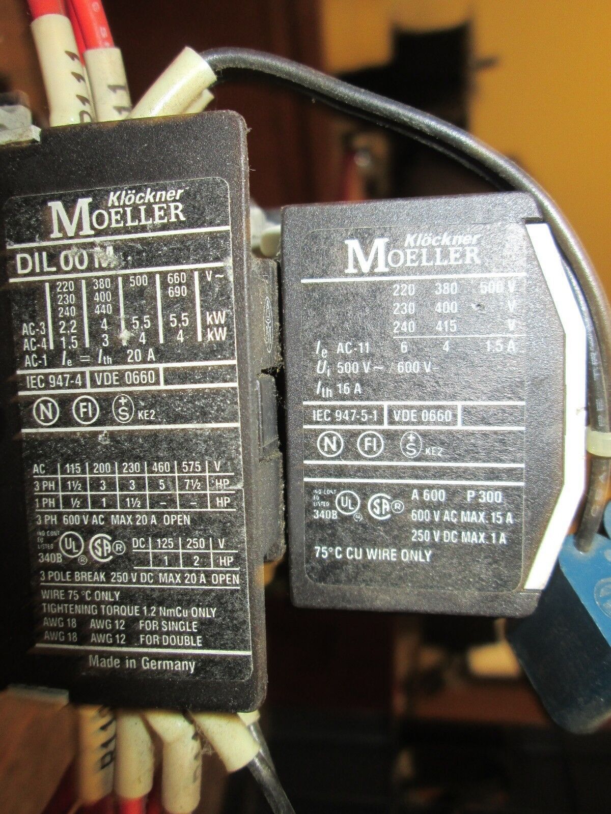 Klockner Moeller Contactor w Aux Contact Block DIL00M 11 DIL M 100/110Vcoil Used