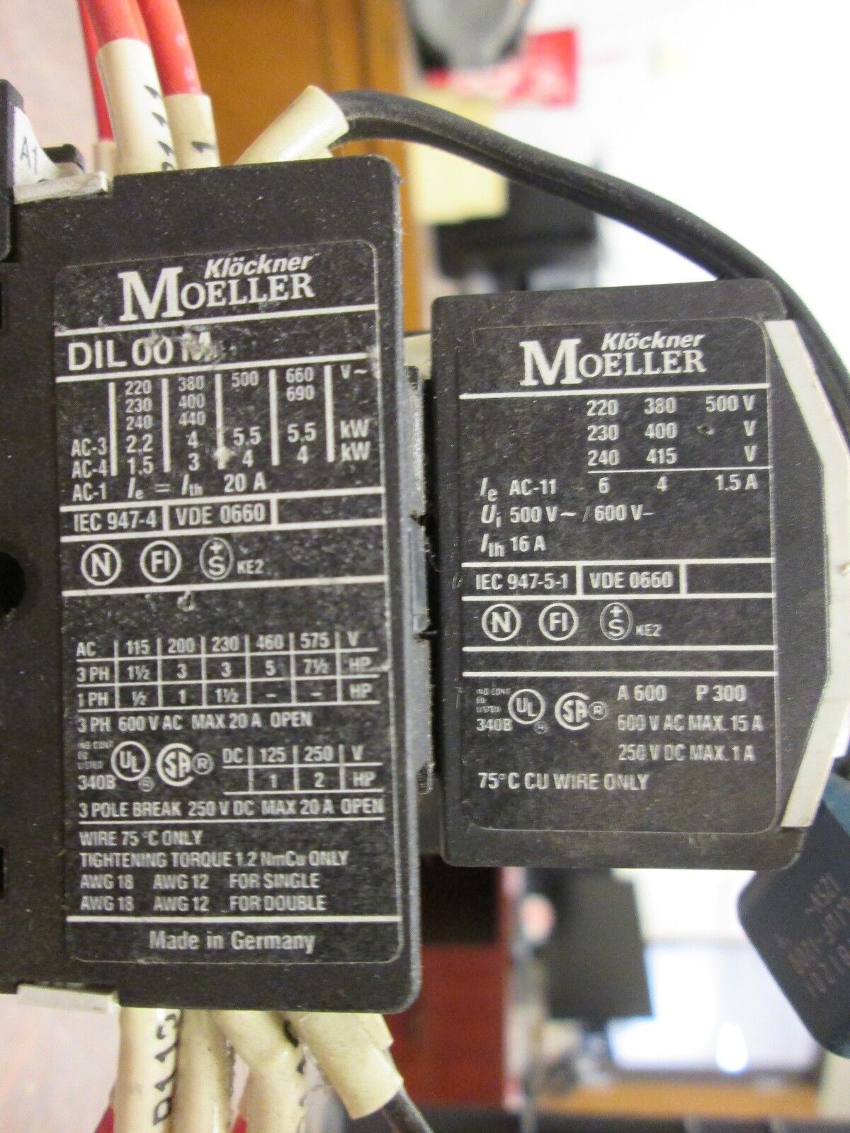 Klockner Moeller Contactor w Aux Contact Block DIL00M 11 DIL M 100/110Vcoil Used