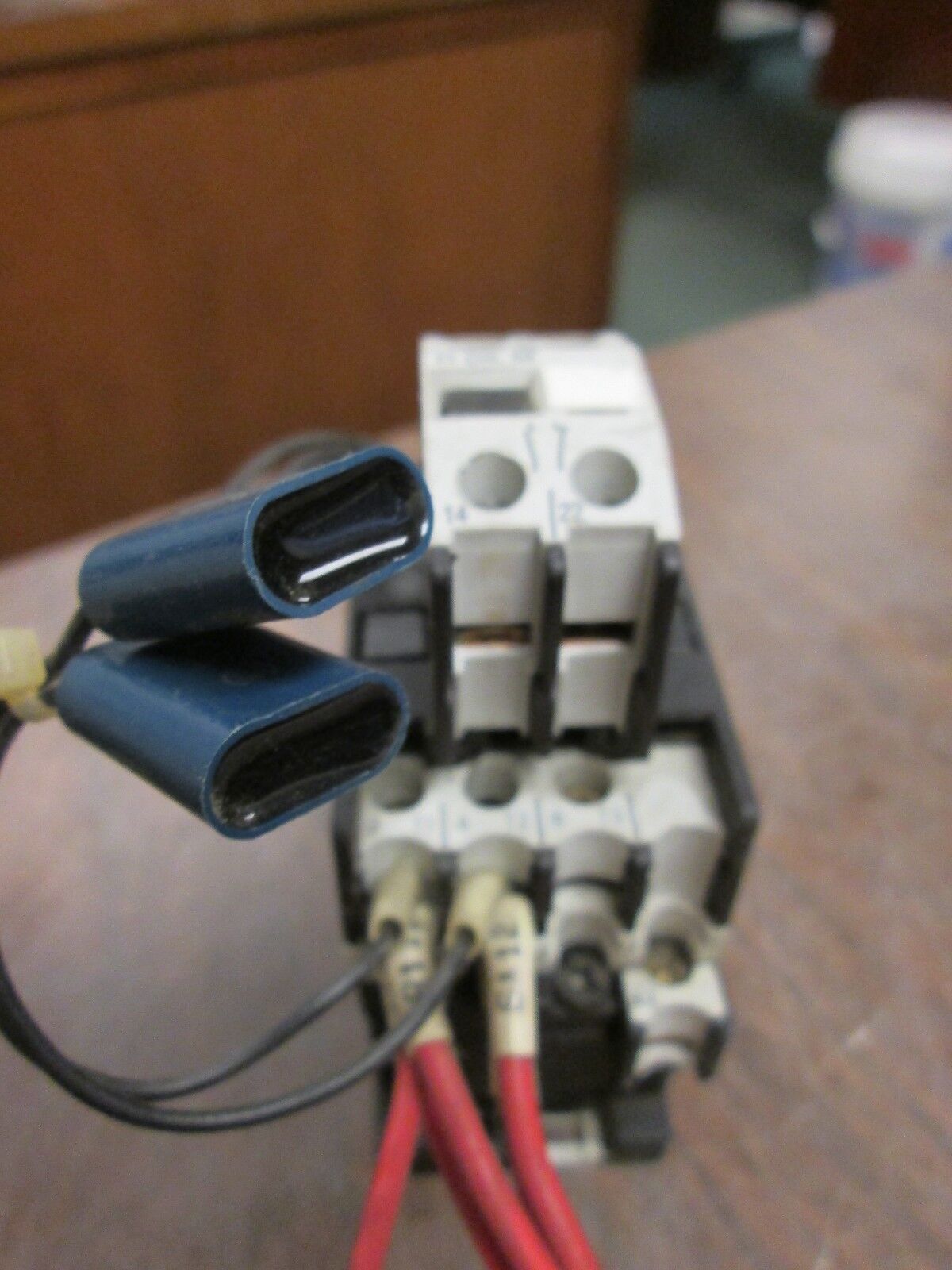 Klockner Moeller Contactor w Aux Contact Block DIL00M 11 DIL M 100/110Vcoil Used