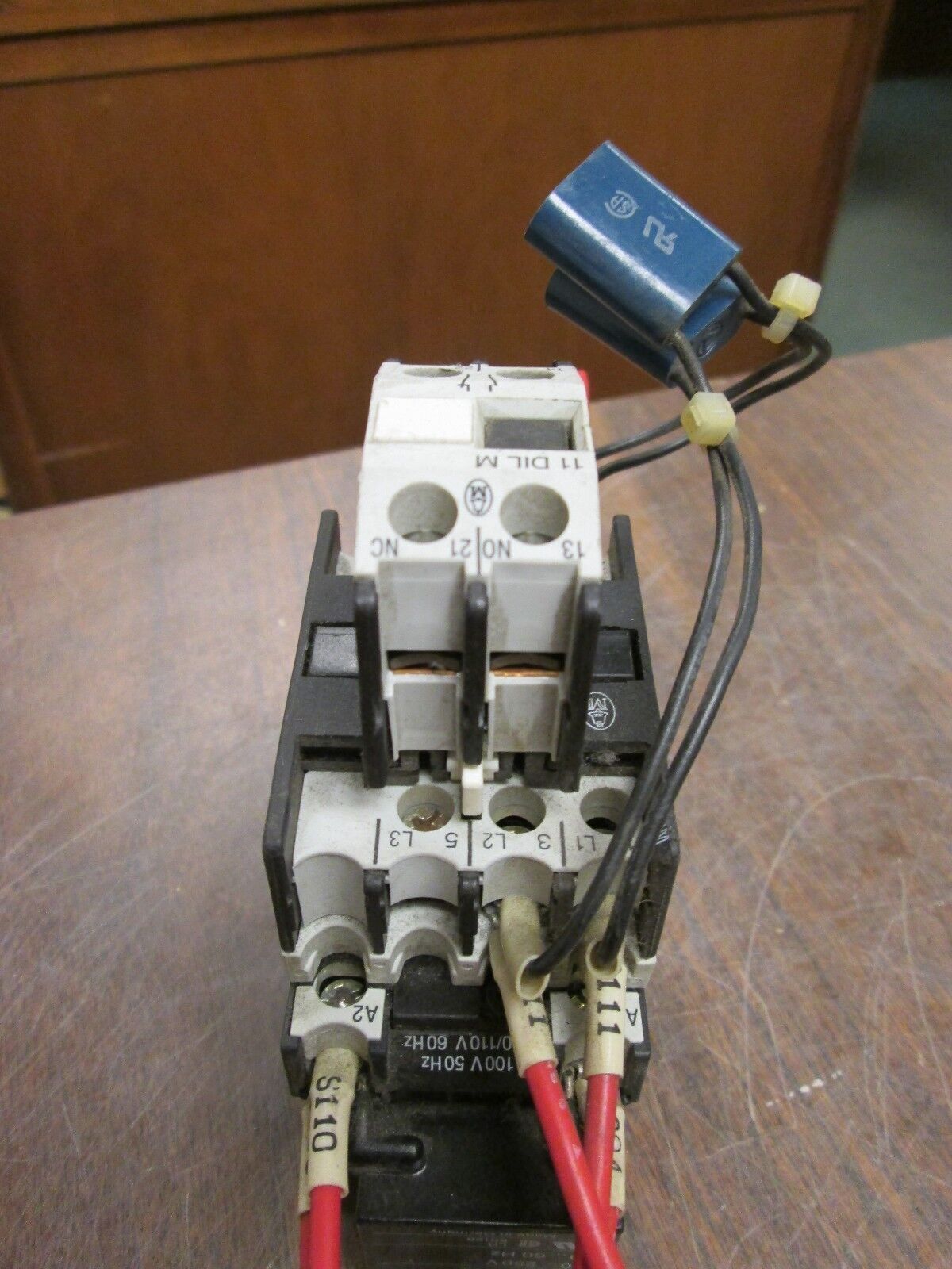 Klockner Moeller Contactor w Aux Contact Block DIL00M 11 DIL M 100/110Vcoil Used