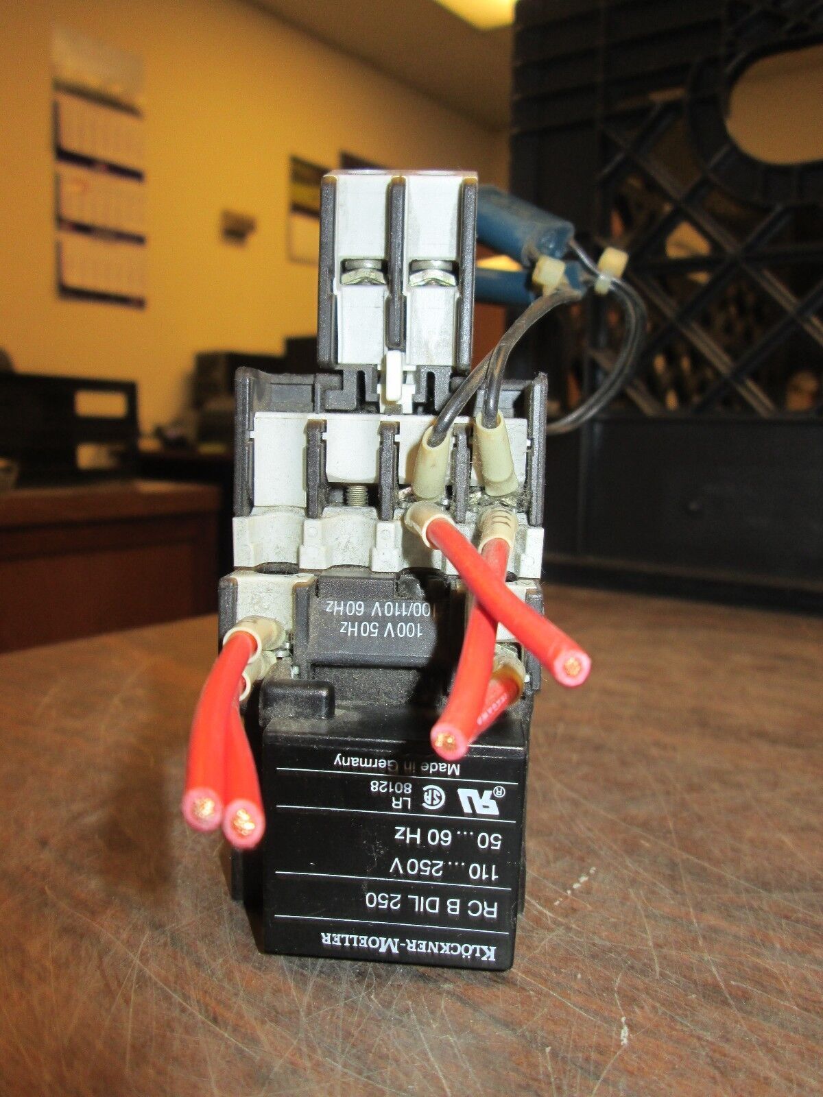 Klockner Moeller Contactor w Aux Contact Block DIL00M 11 DIL M 100/110Vcoil Used