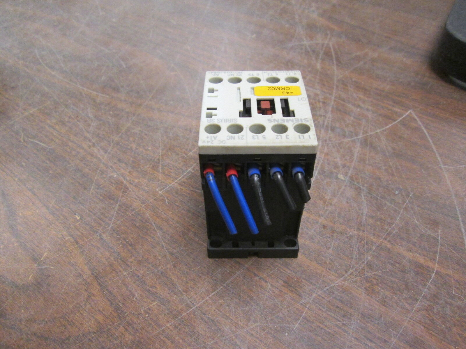 Siemens Sirius 3R Contactor 3RT1015-1BB42 24VDC Coil 16A 600V Used