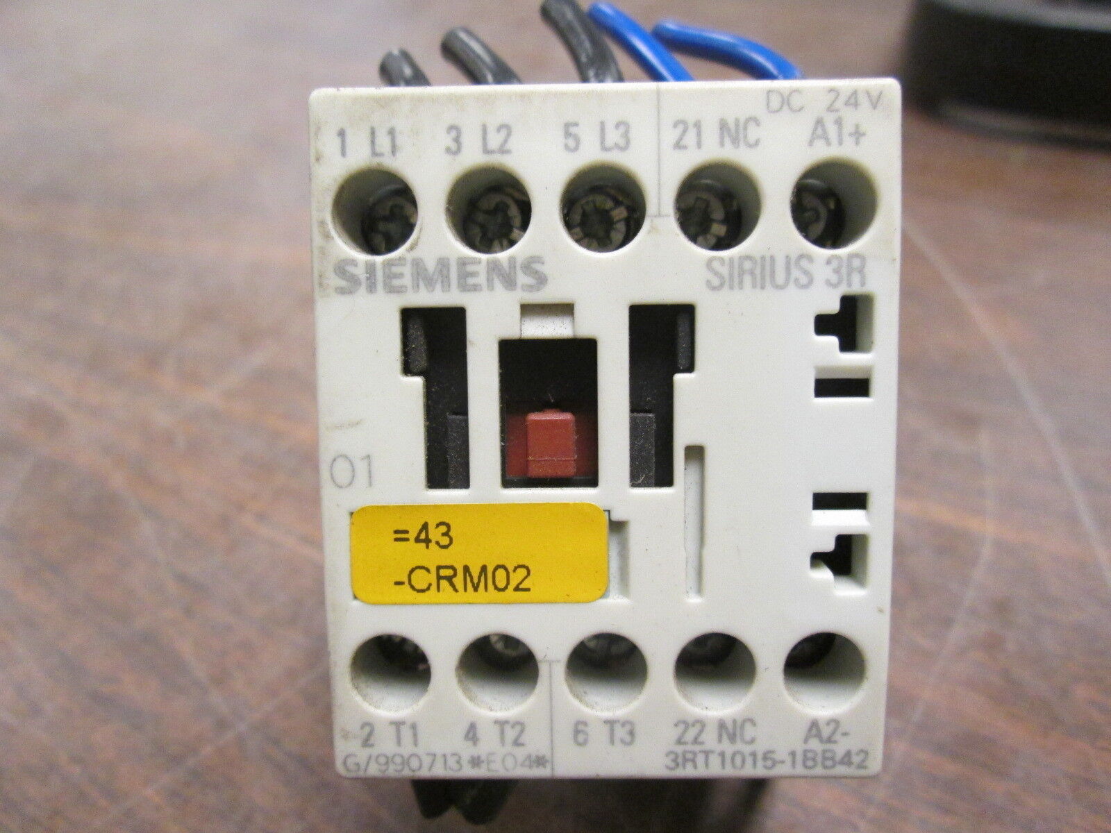 Siemens Sirius 3R Contactor 3RT1015-1BB42 24VDC Coil 16A 600V Used