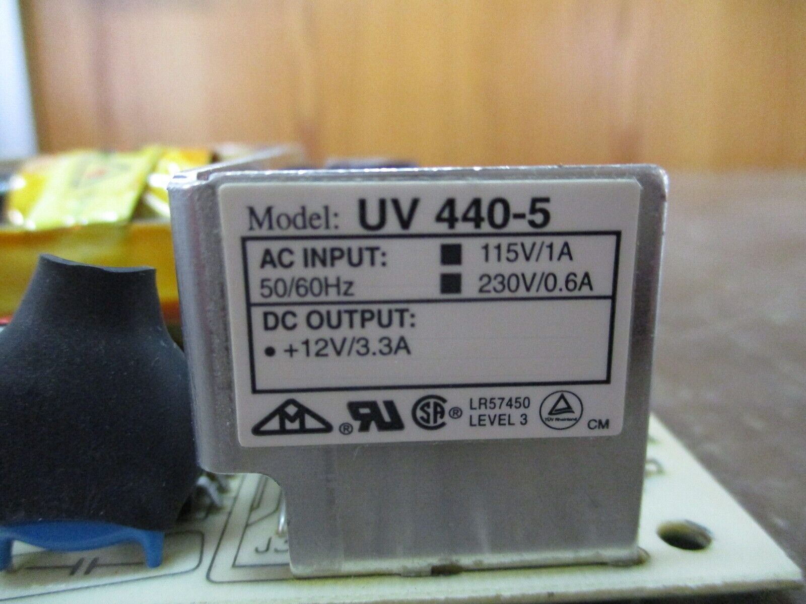 Tri-Mag Power Supply UV 440-5 Input: 115VAC/1A, 230VAC/0.6A Output: 12VDC/3.3A
