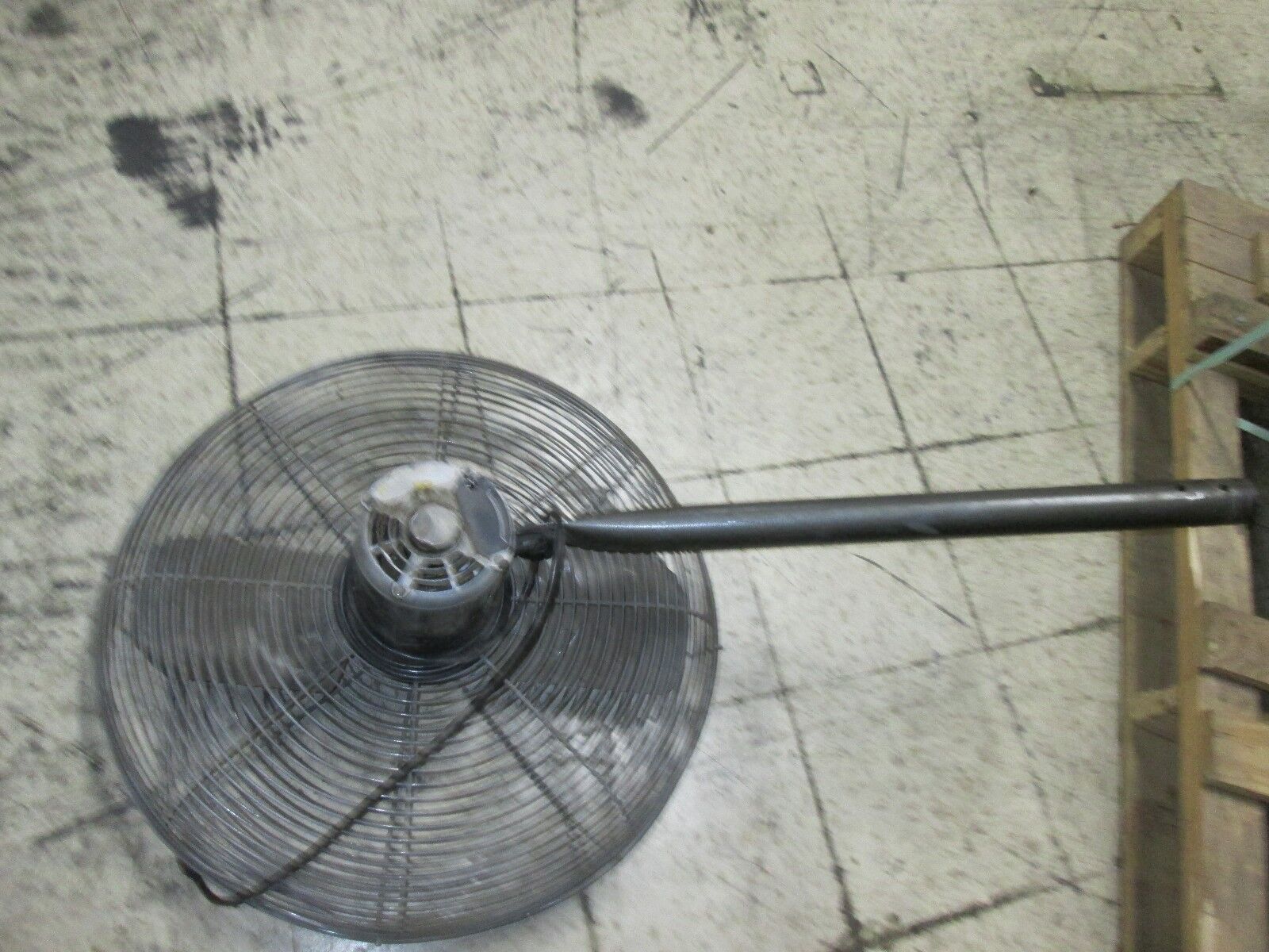 Dayton Exhaust Fan 24" fan w/ mount Motor: 6K405C 1/2HP 115V 1PH 6.3A Used