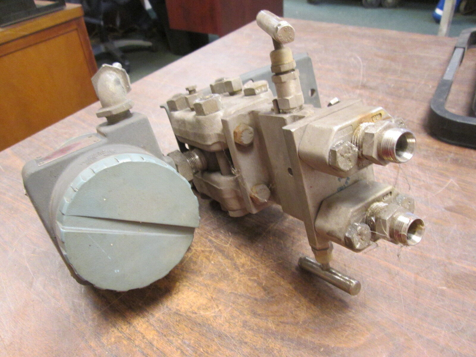 Foxboro Intelligent Transmitter 823DP-D3S1NM2-M 12.5-42VDC 3000PSI MWP Used